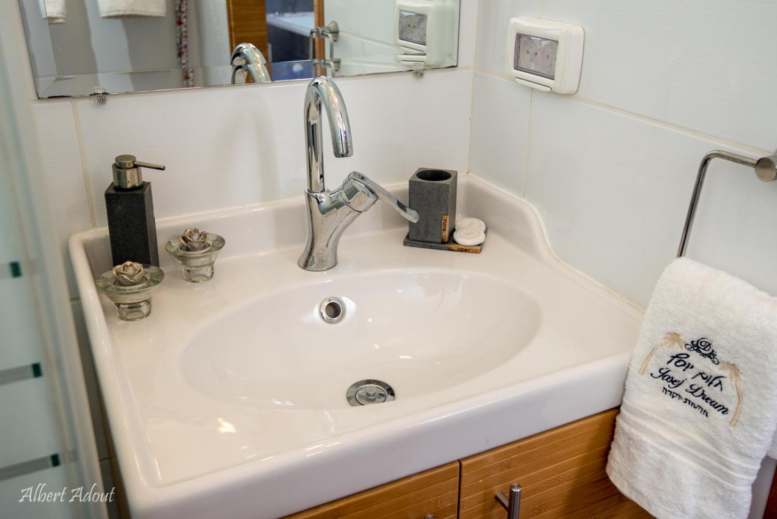 Queen Room with Spa Bath photo 3