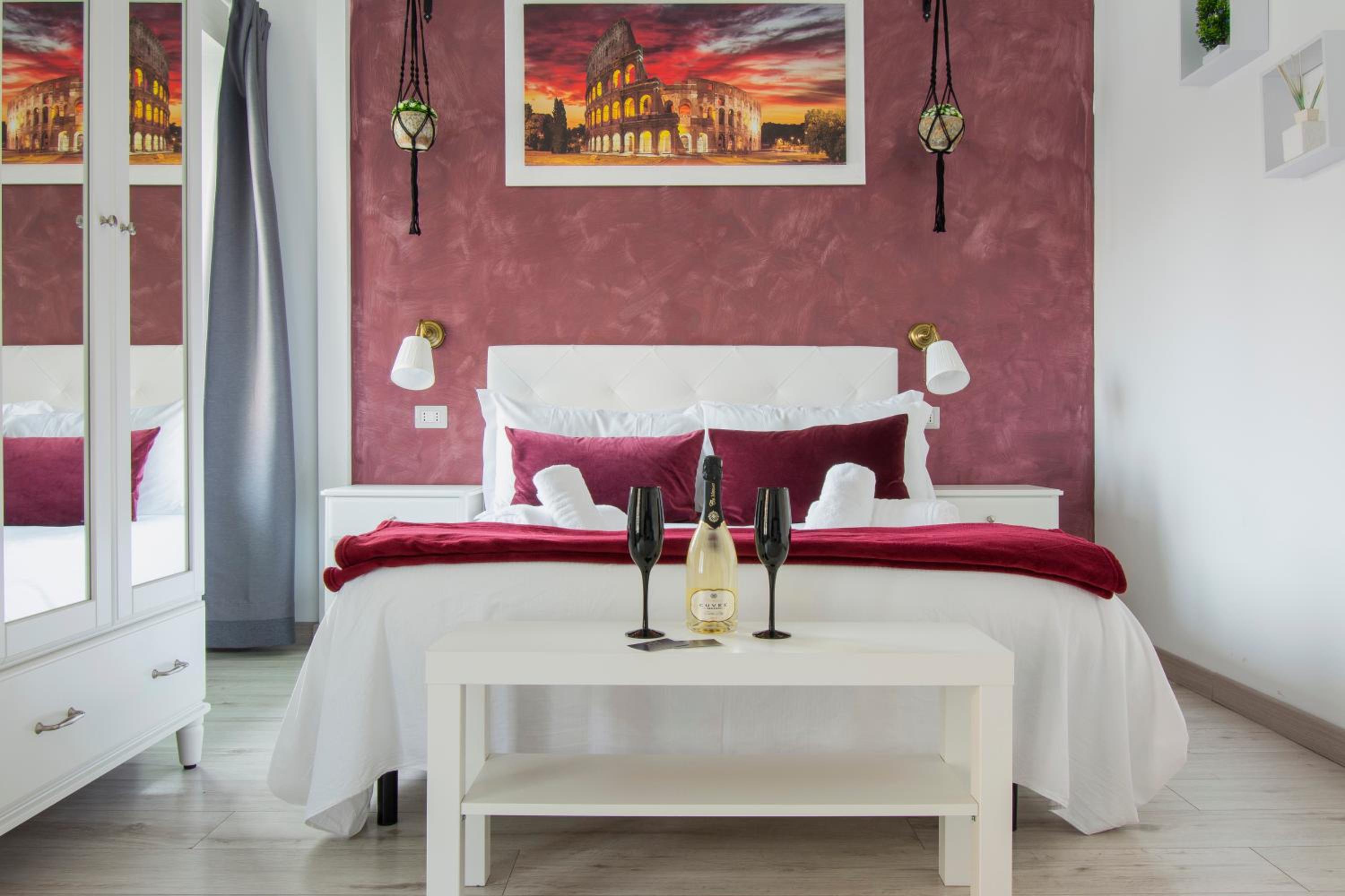 King Room with Balcony photo 1