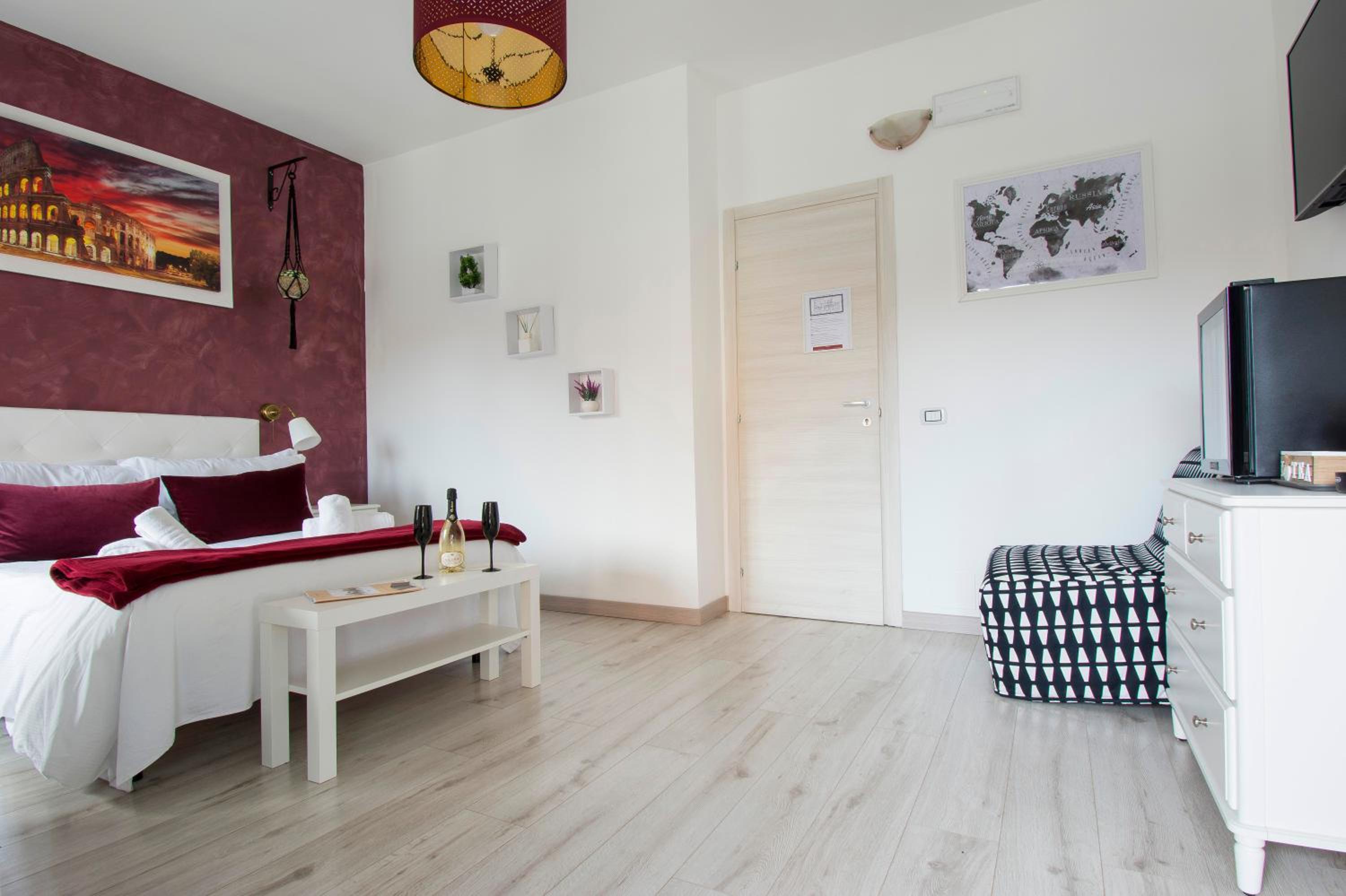 King Room with Balcony photo 3