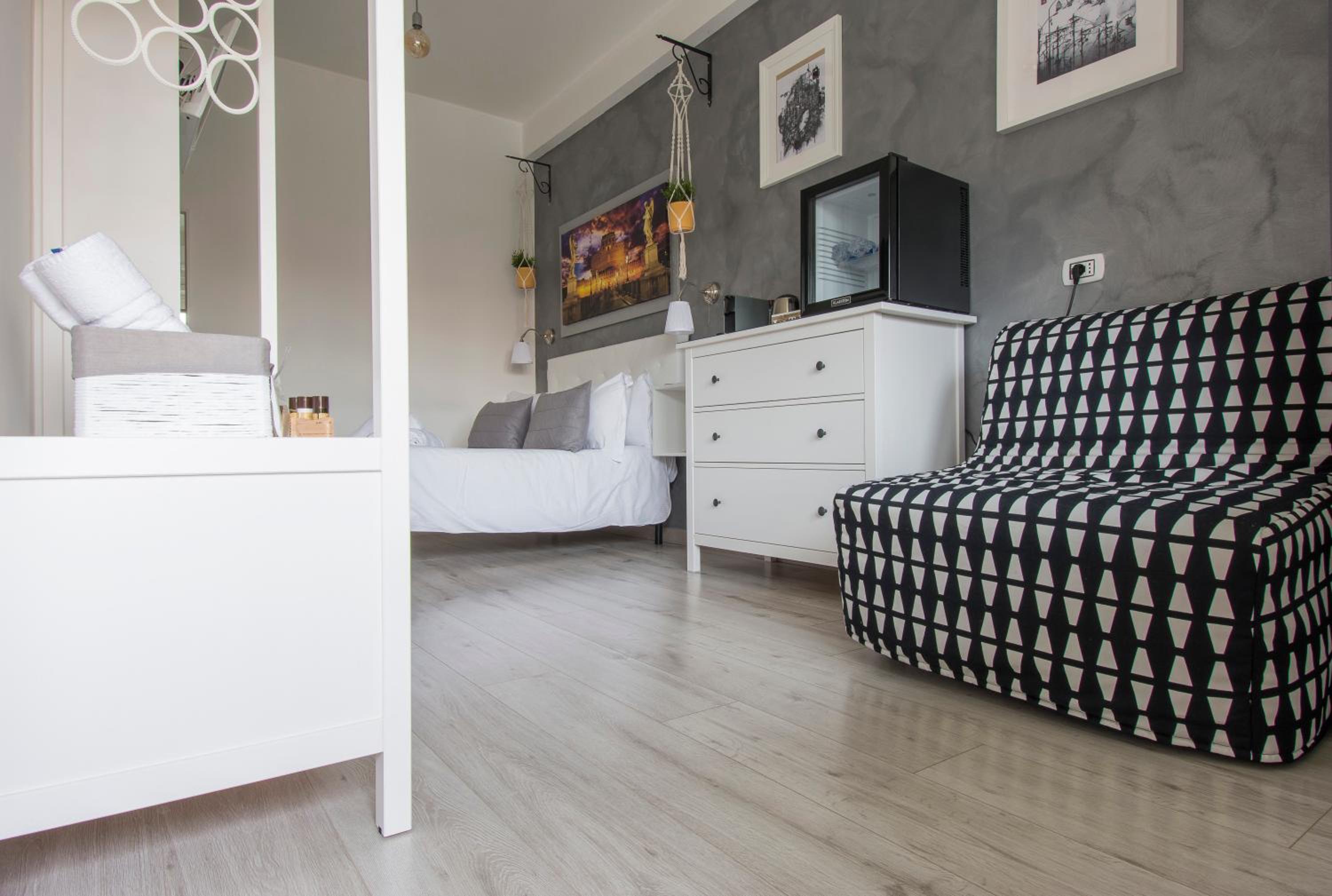 Deluxe Double Room with Balcony photo 2