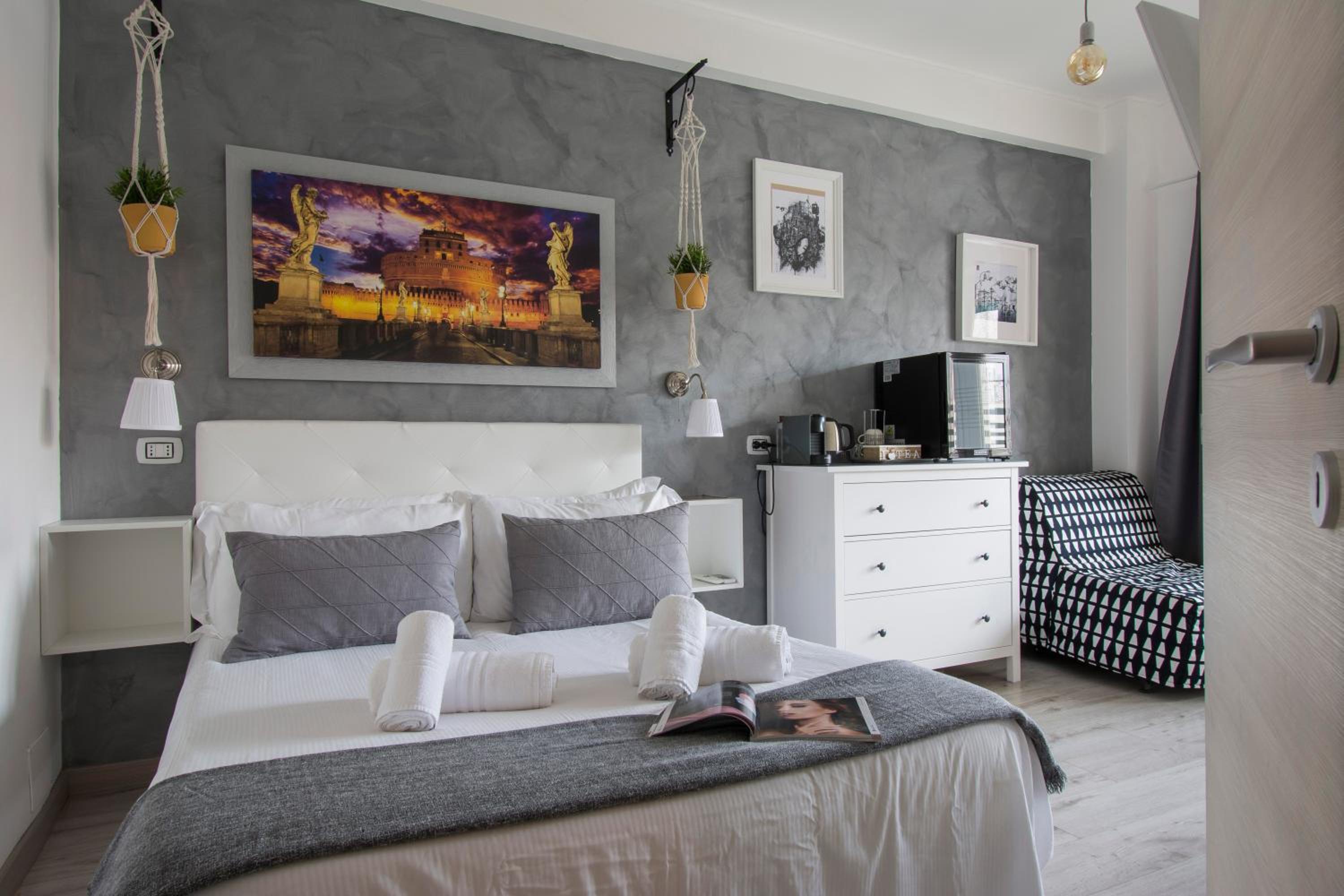 Deluxe Double Room with Balcony photo 3