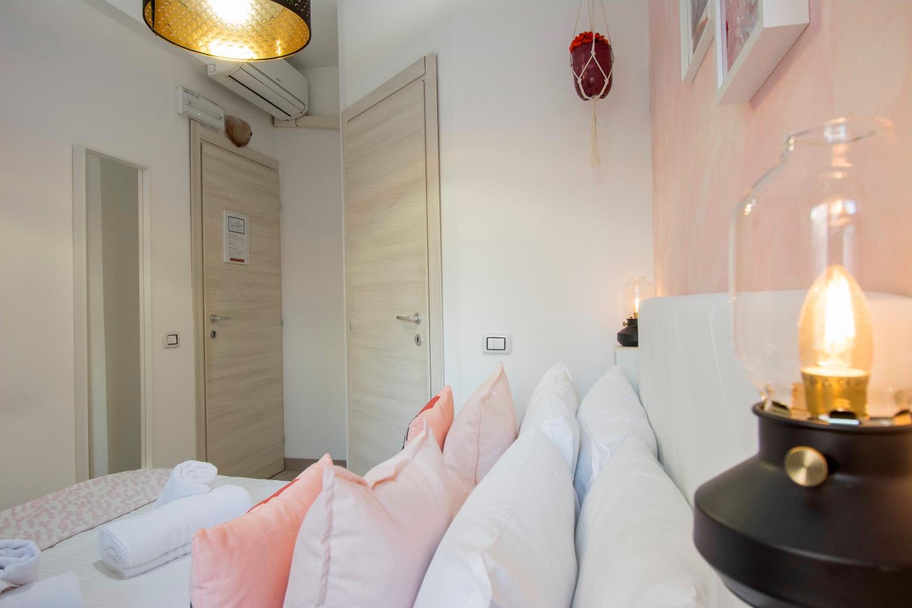 Deluxe Double Room with Shower photo 3