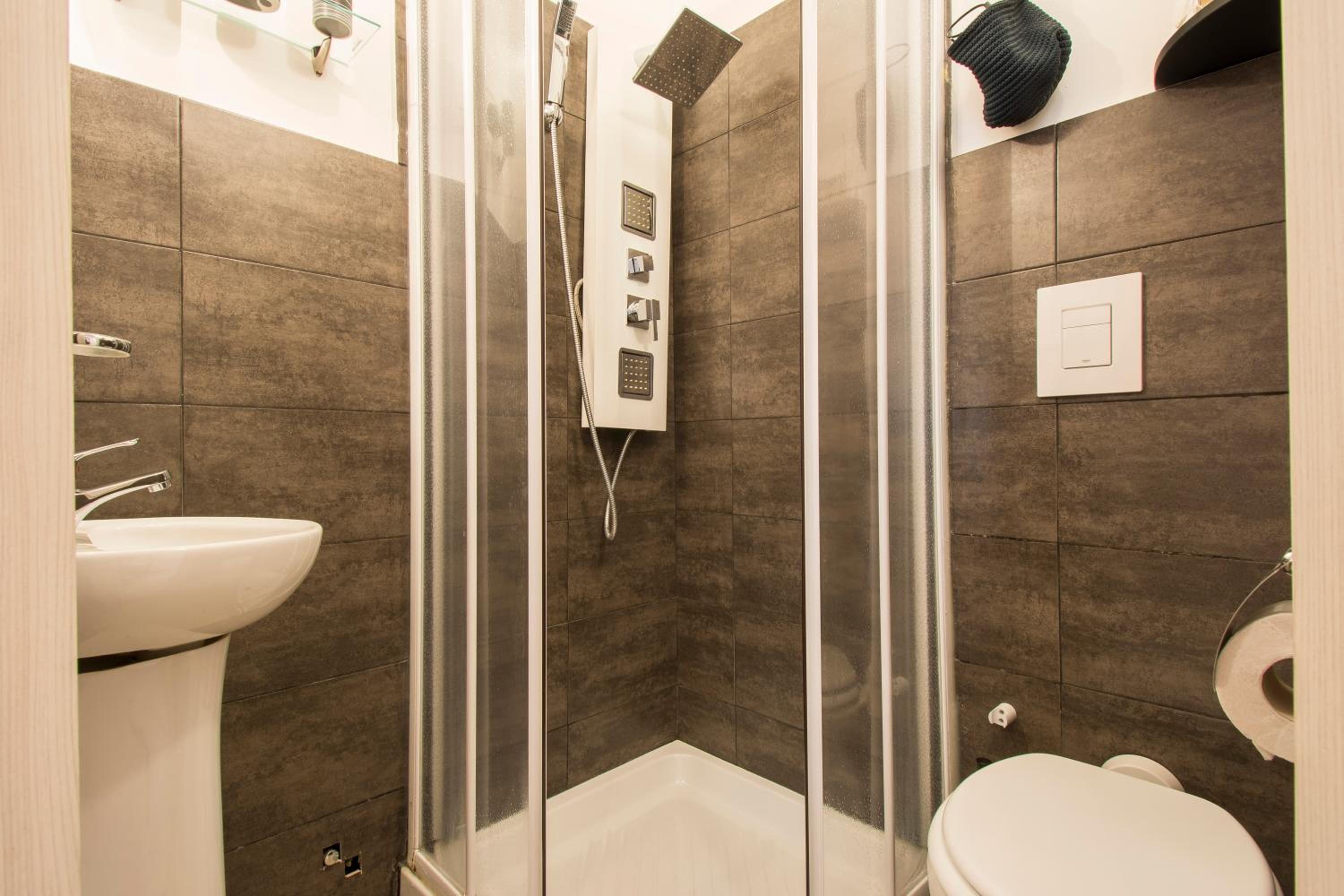 Deluxe Double Room with Shower photo 3