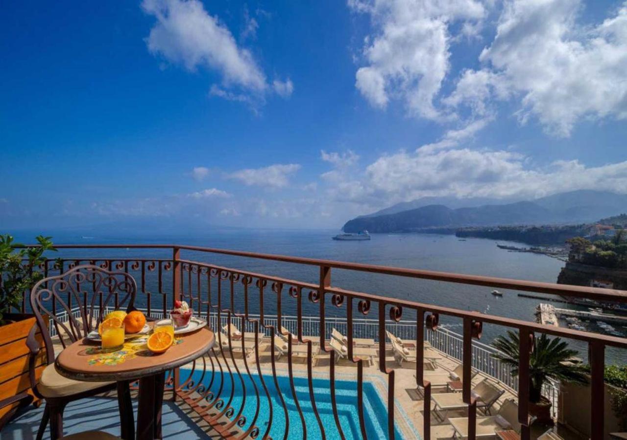 Superior Suite	with Terrace and Sea View - Photo 2