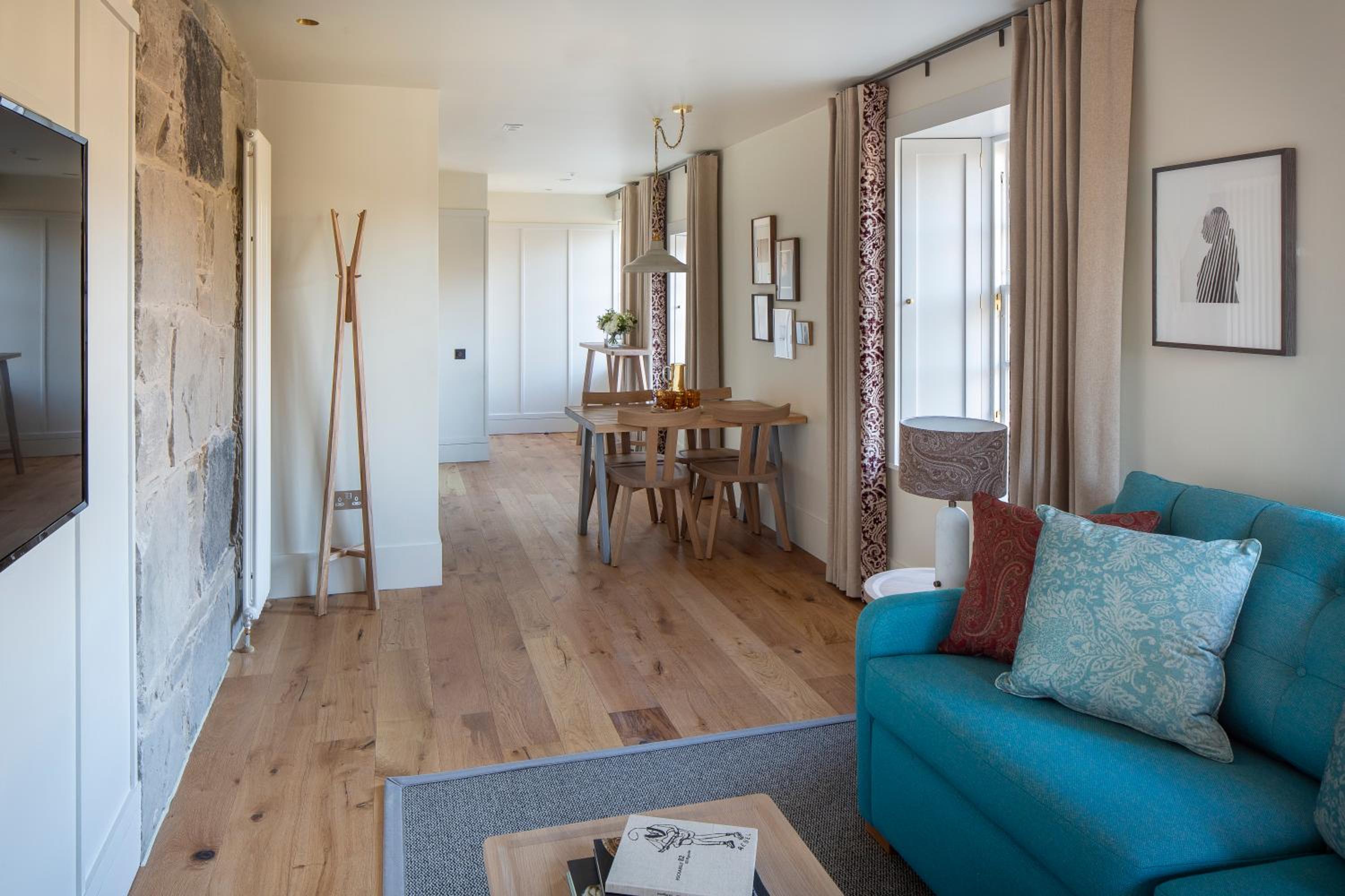 Deluxe One Bedroom Apartment