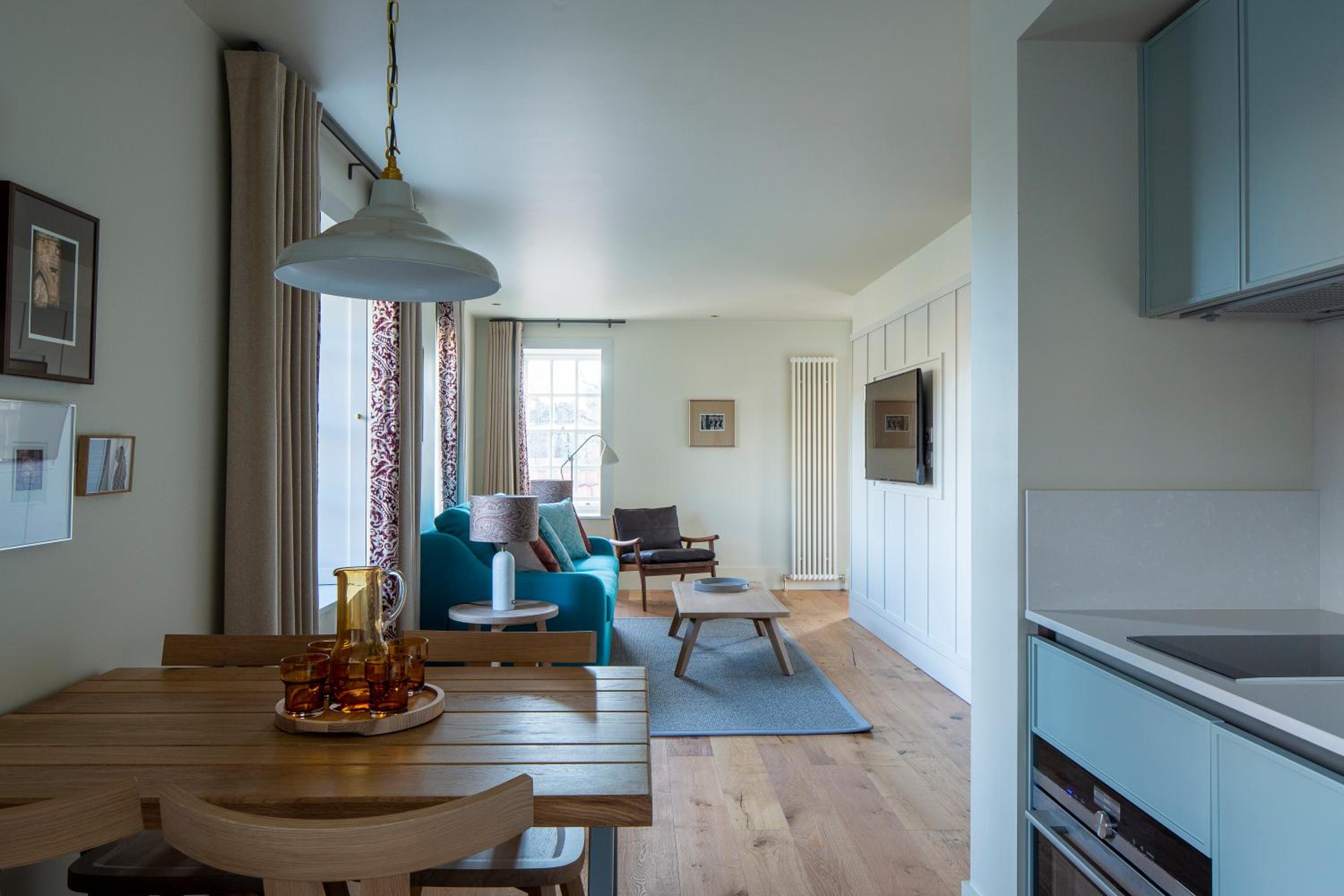 Deluxe One Bedroom Apartment