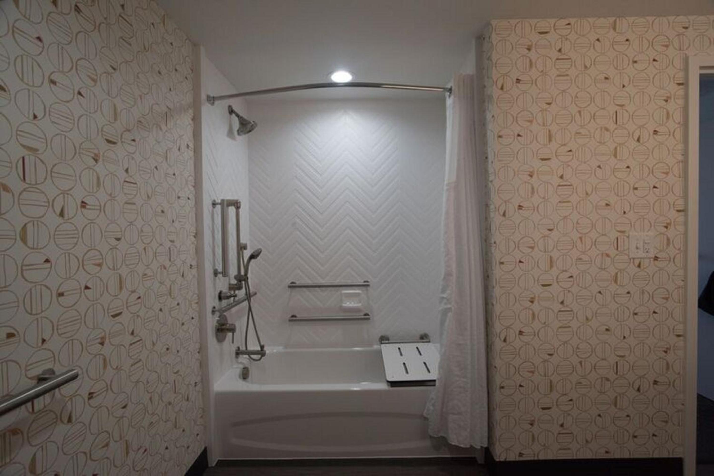 Standard King Room with Mobility Accessible Tub photo 3