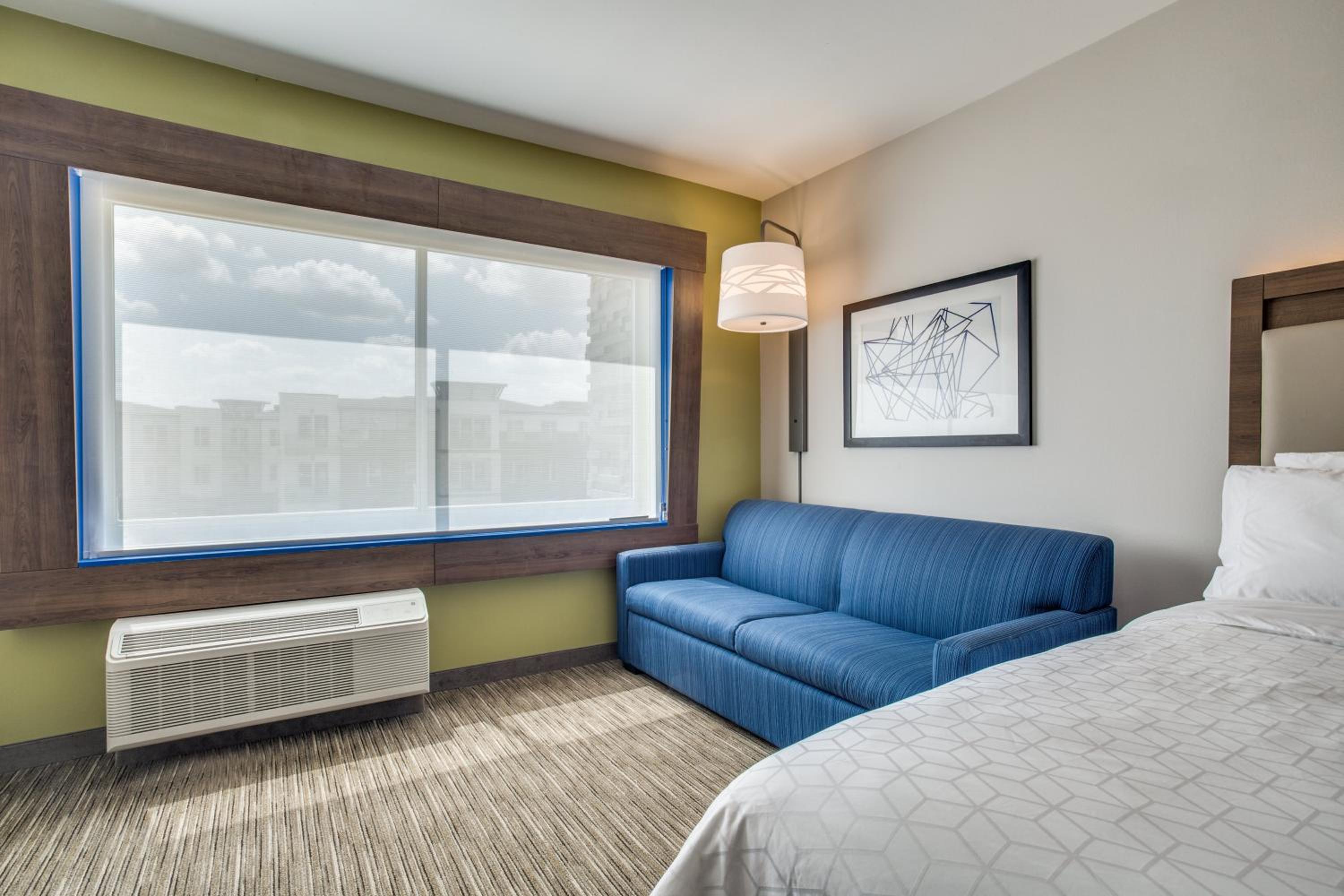 King Suite - Photo 3