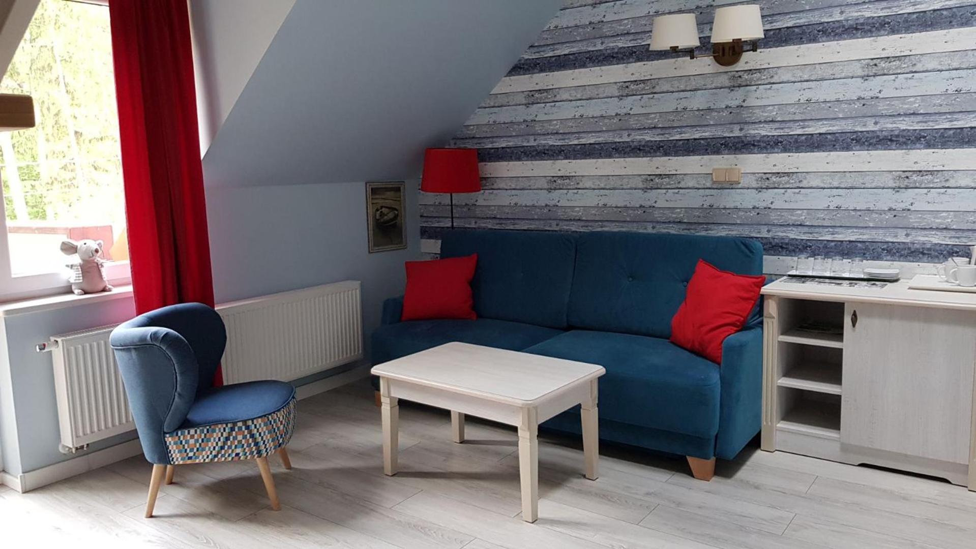 Family Room - Photo 2