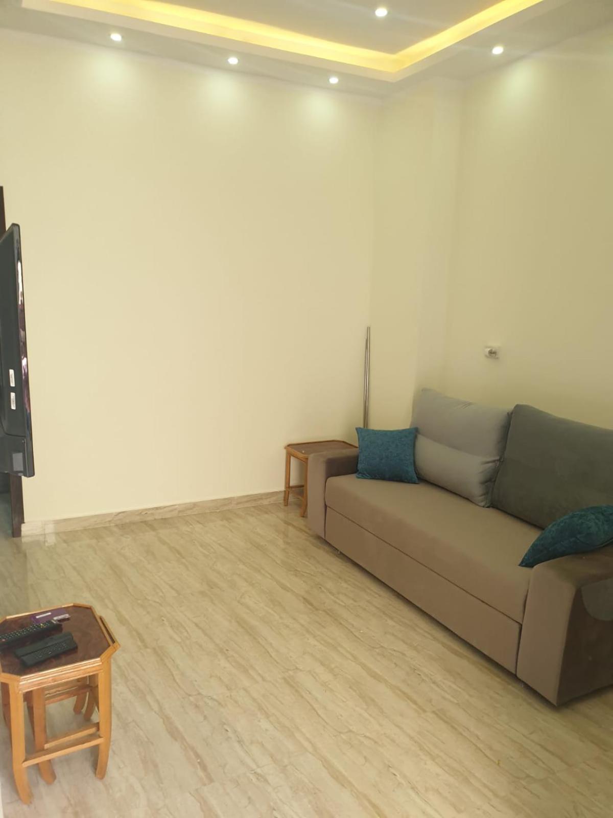 One-Bedroom Apartment - Photo 2