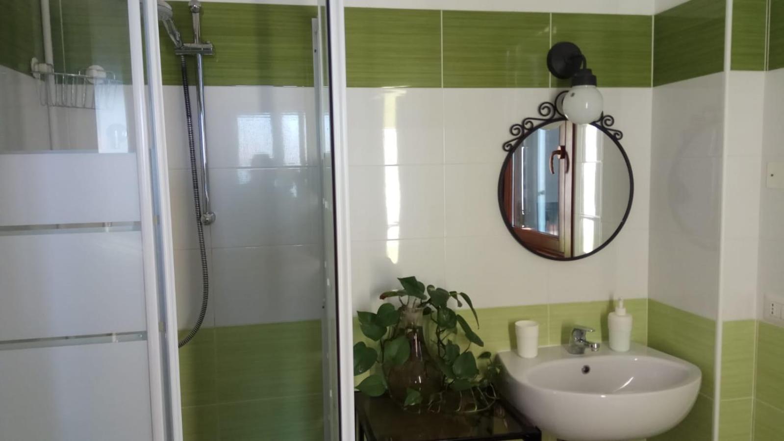 Twin Room with Private Bathroom photo 2