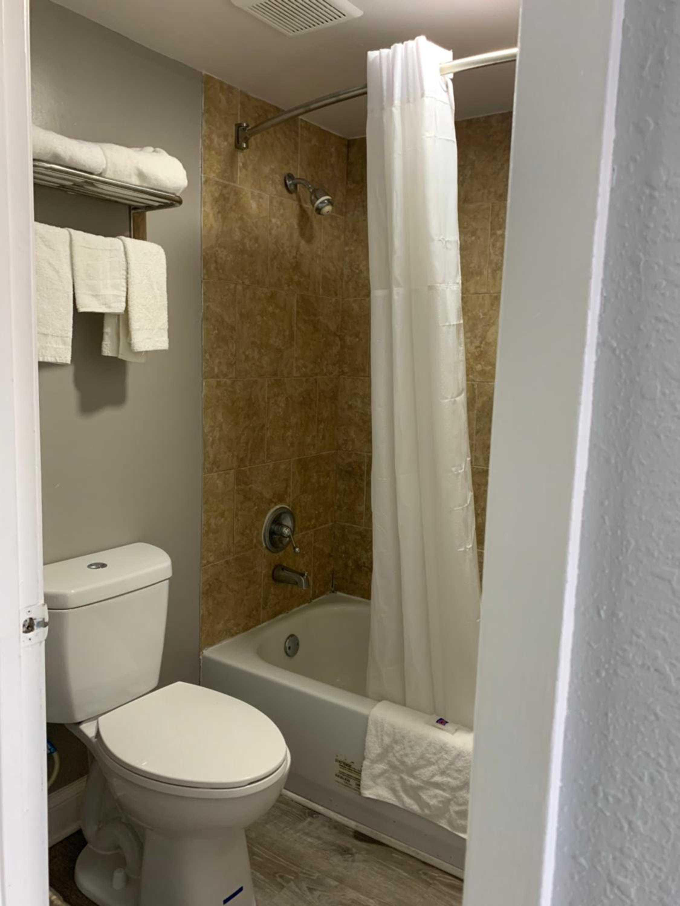 Deluxe King Room - Non-Smoking photo 2