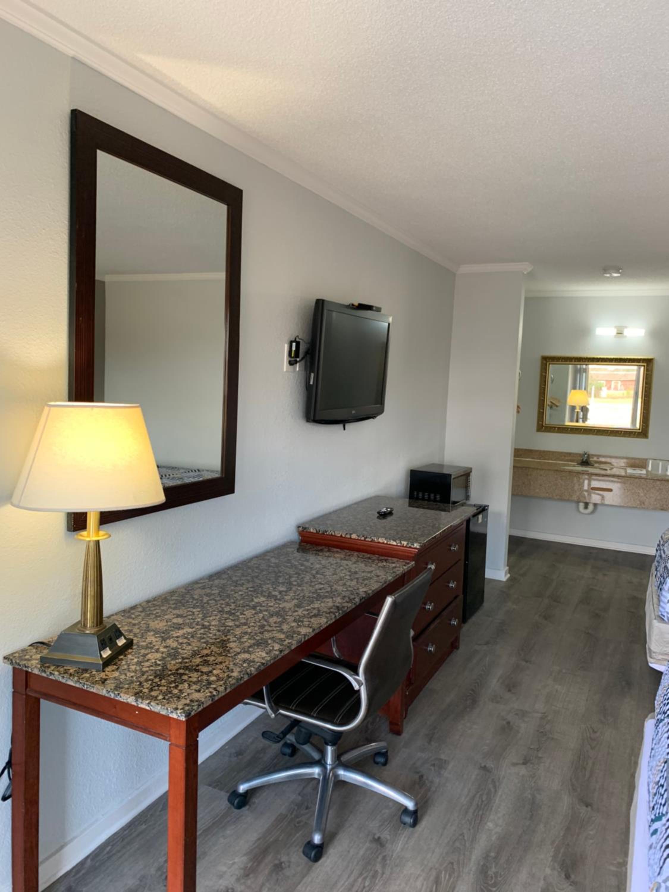 Deluxe King Room - Non-Smoking photo 1