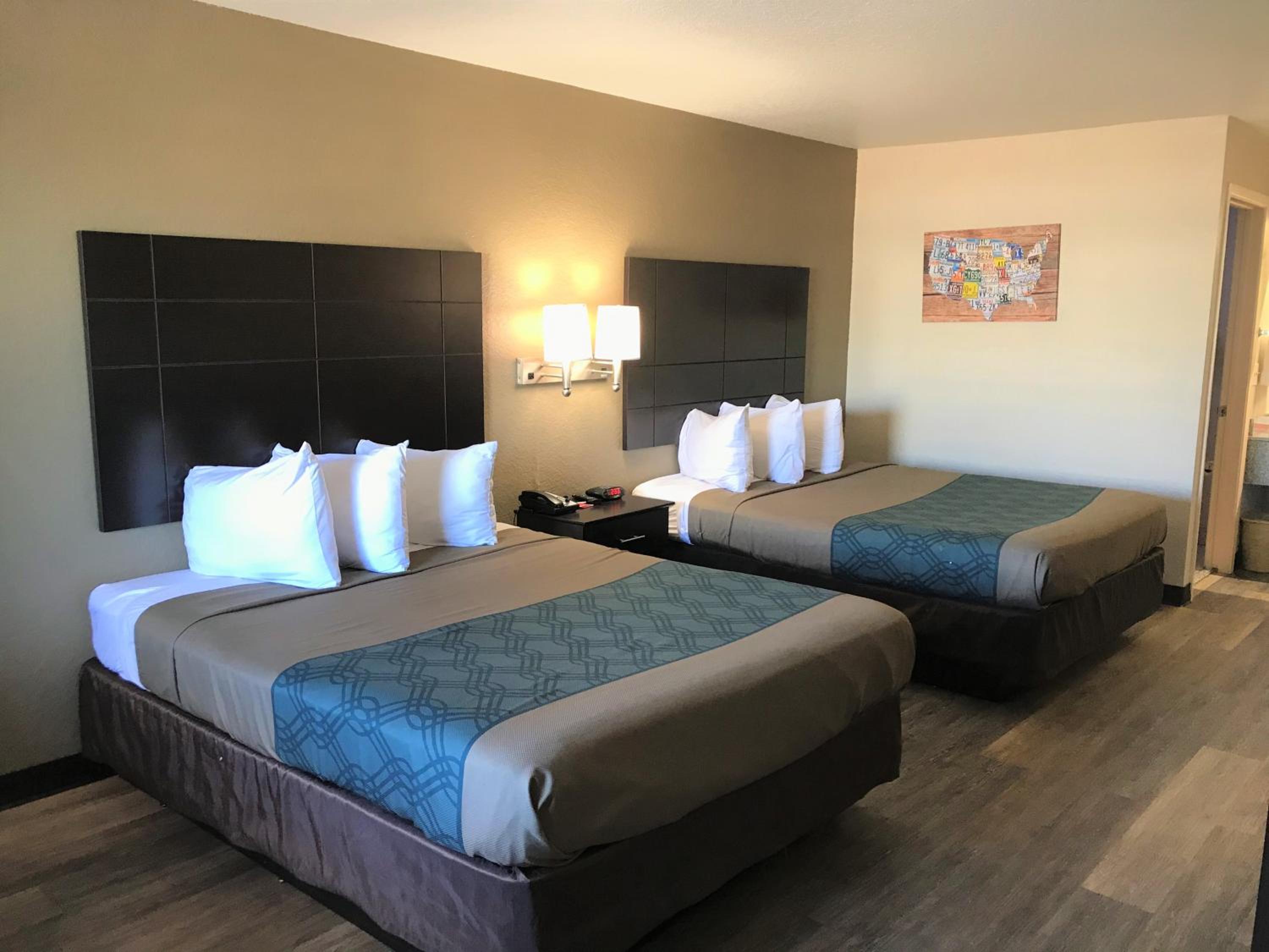 Queen Room with Two Queen Beds - Accessible/Non-Smoking  - Photo 2