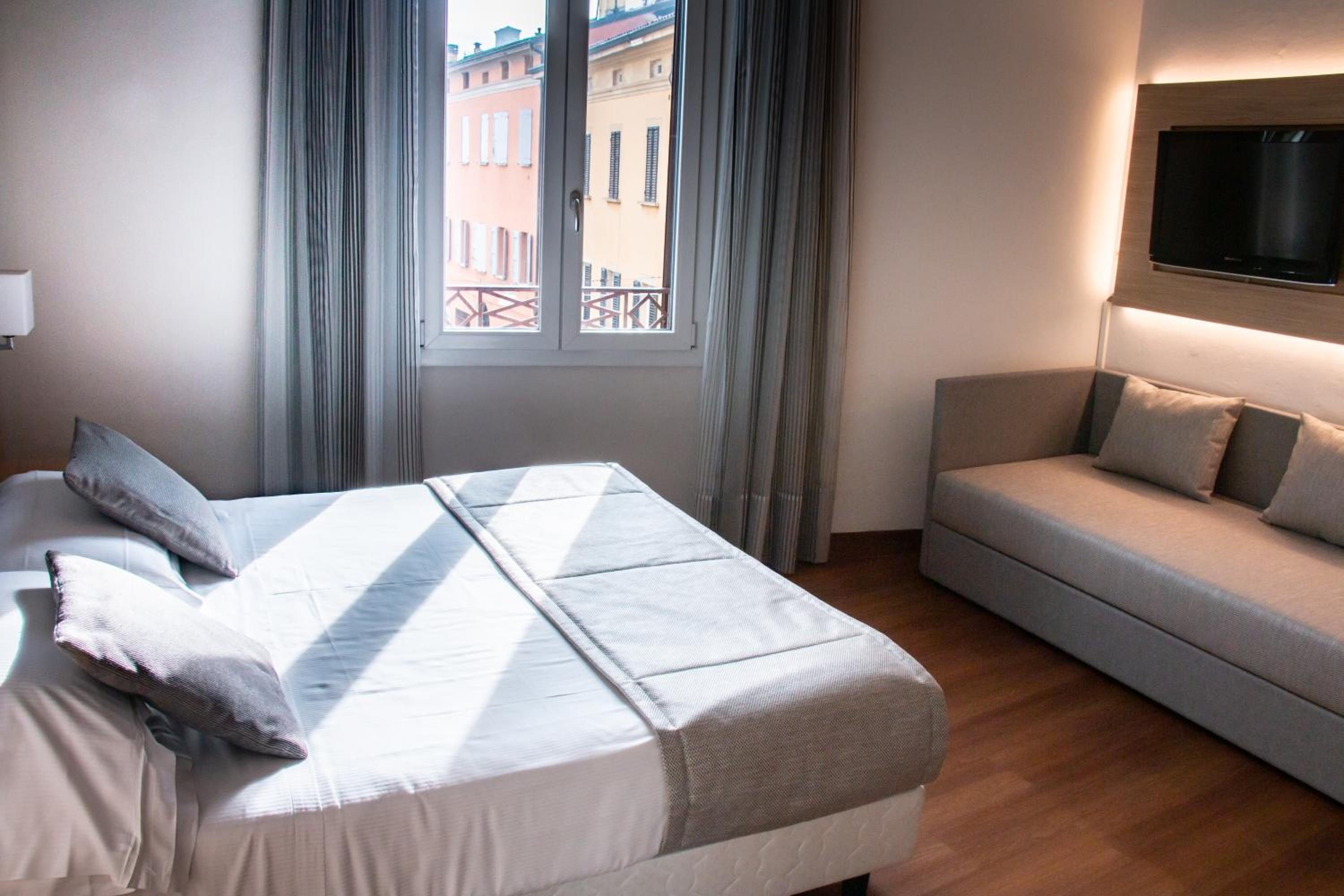 Deluxe Double or Twin Room - Photo 7