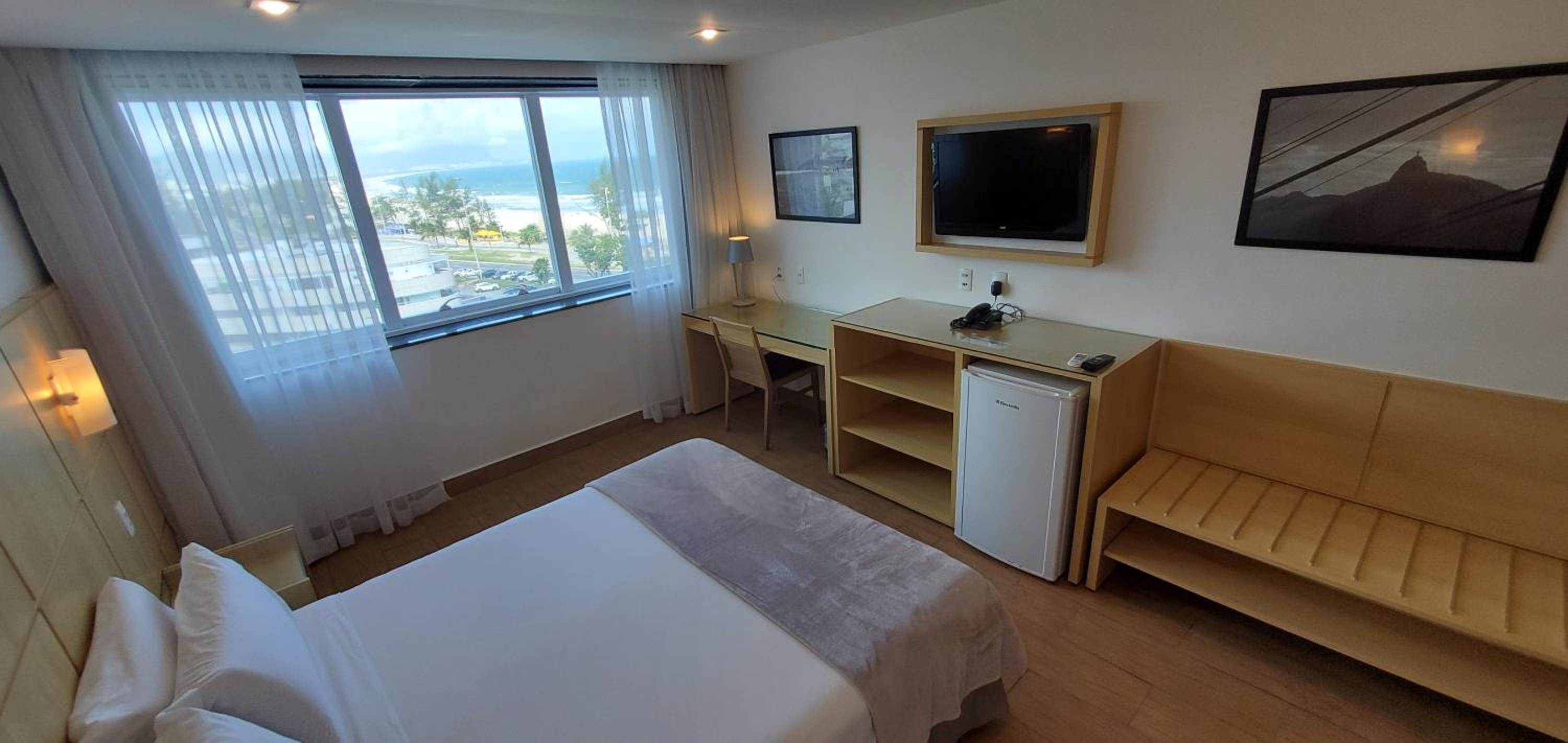Superior Double Room with partial sea view thumbnail 5