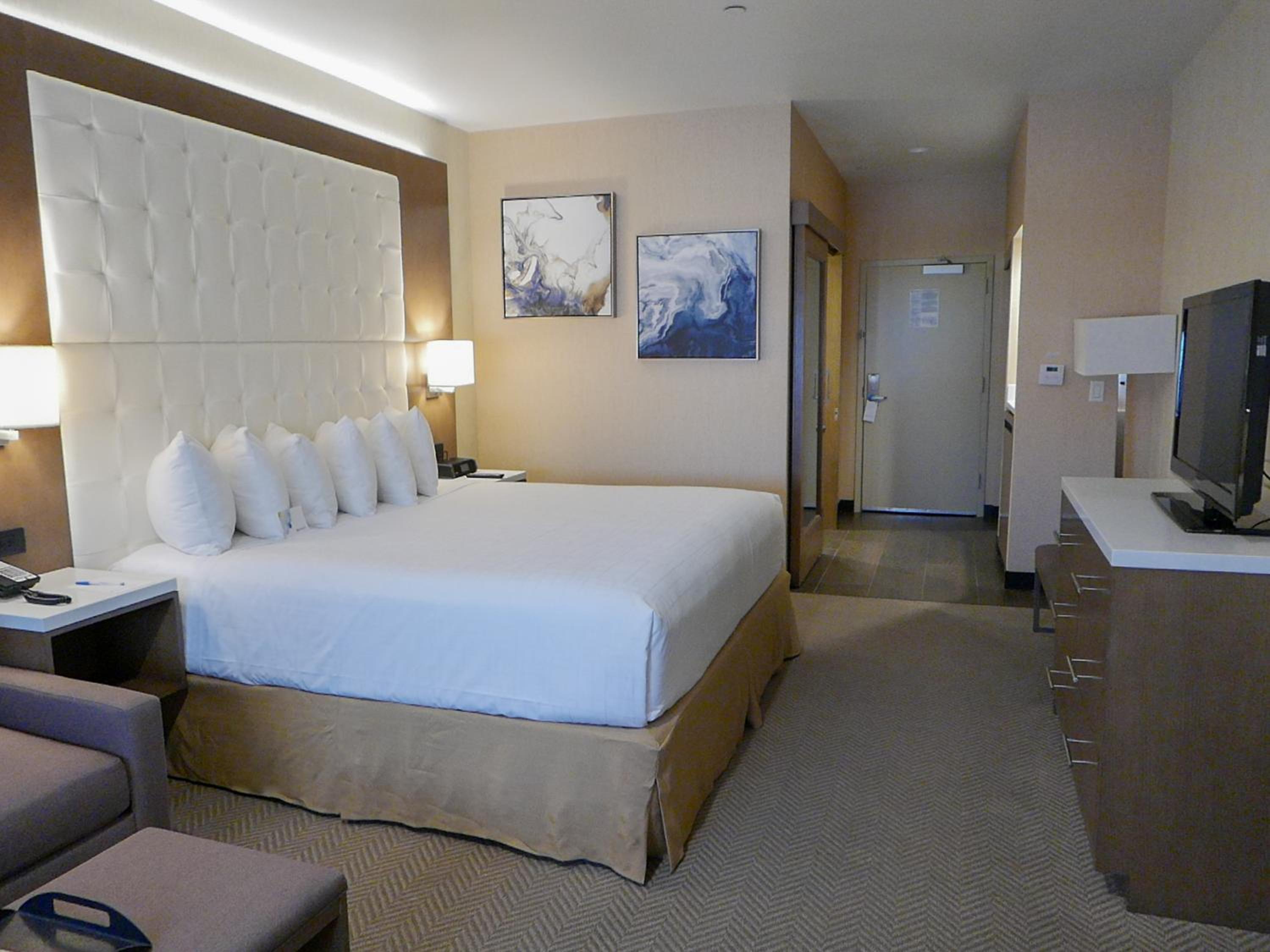 King Room - Non-Smoking - Photo 3