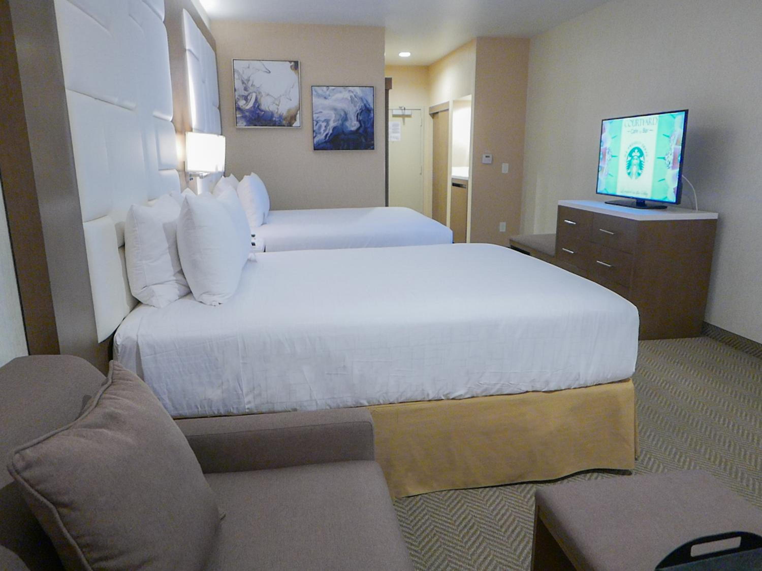 Queen Room with Two Queen Beds - Non-Smoking - Photo 3