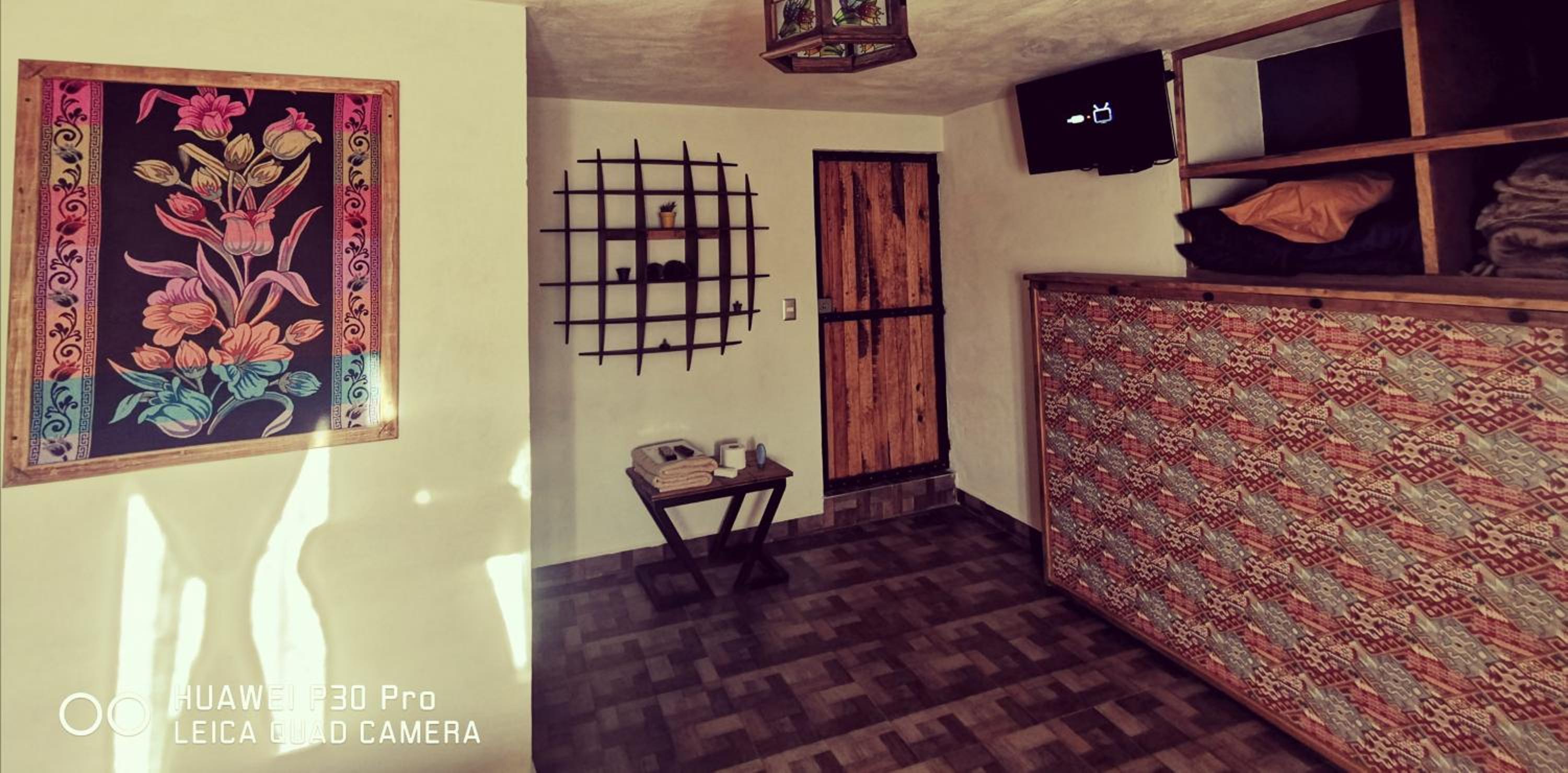 Queen Room with Balcony - Photo 4