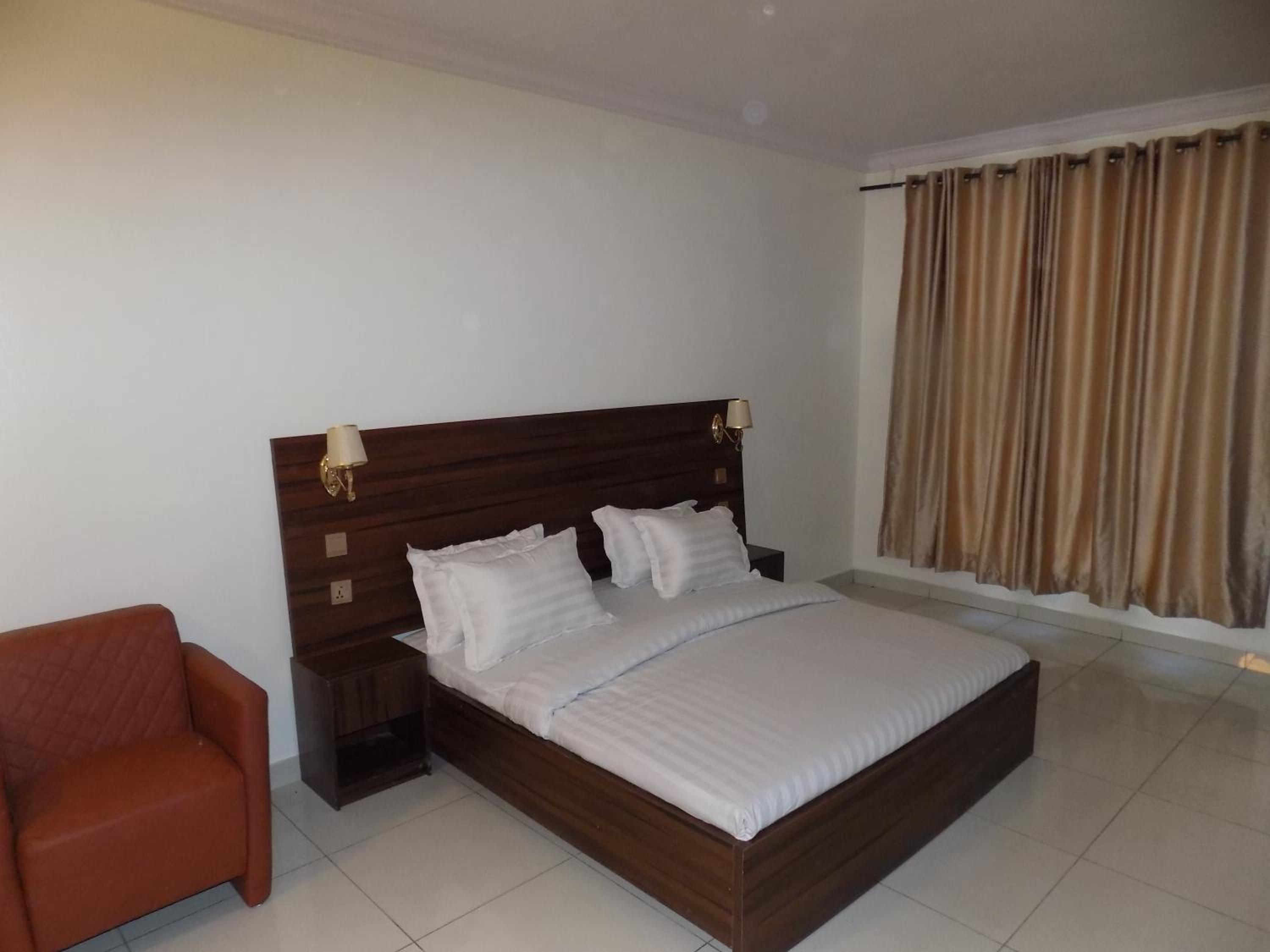 Deluxe King Room - Photo 1