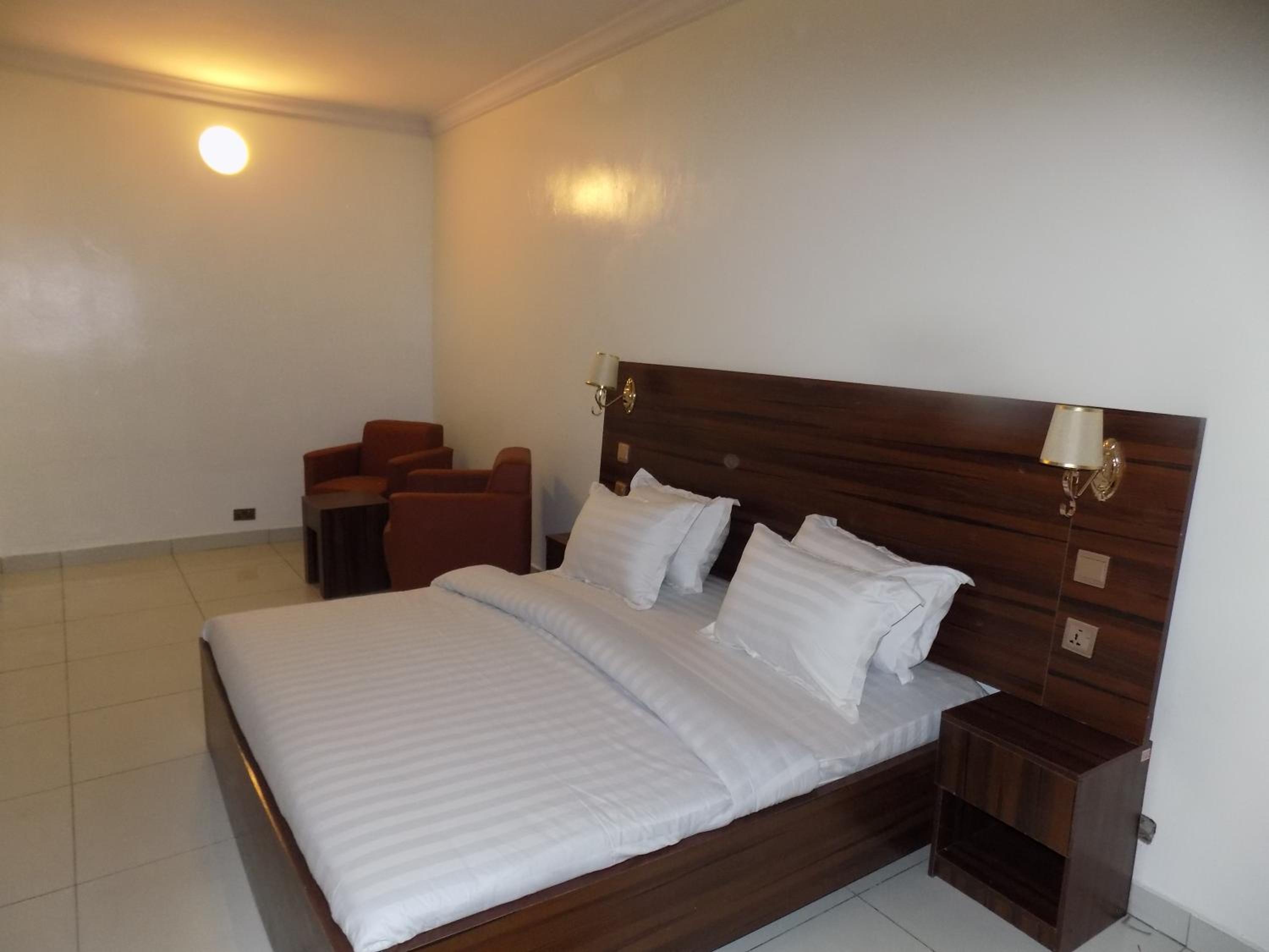 Deluxe King Room - Photo 2