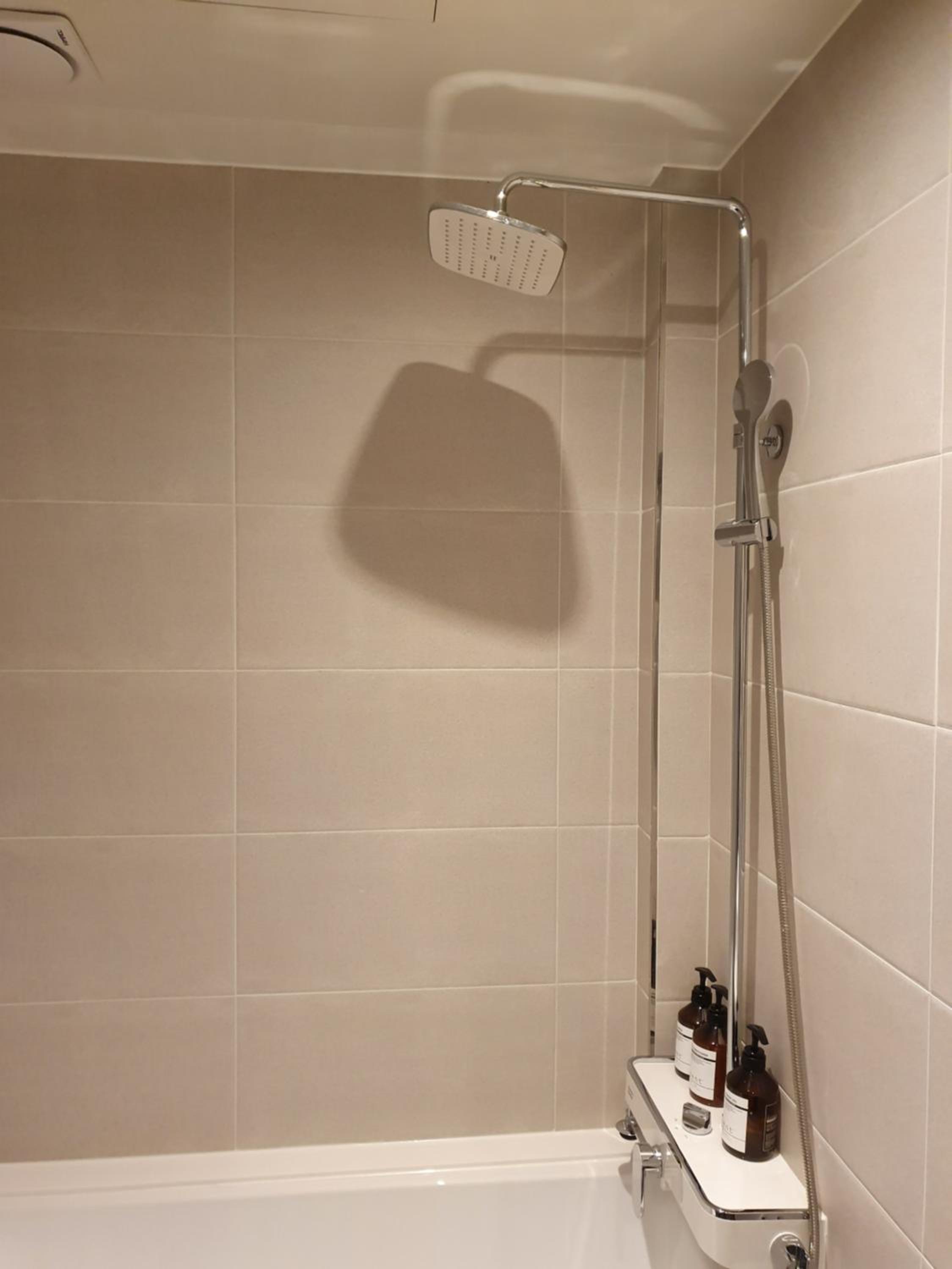 Deluxe Double Room with Bath - Photo 7