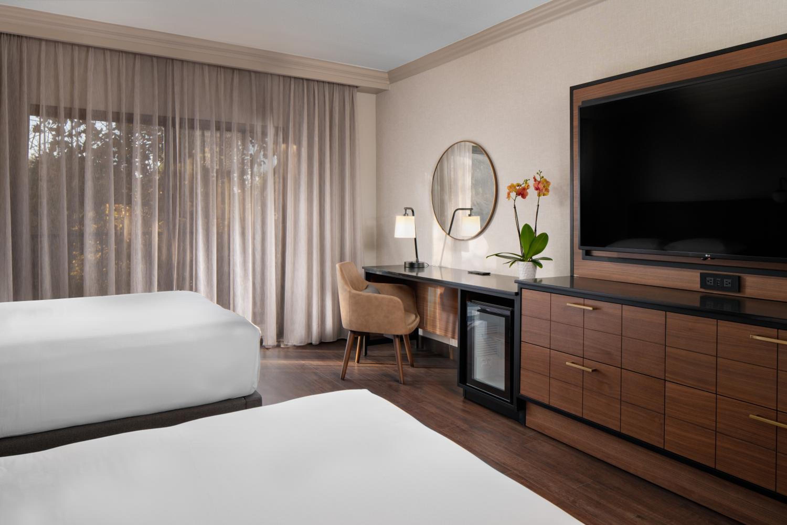 Queen Room with Two Queen Beds and Balcony - Photo 3