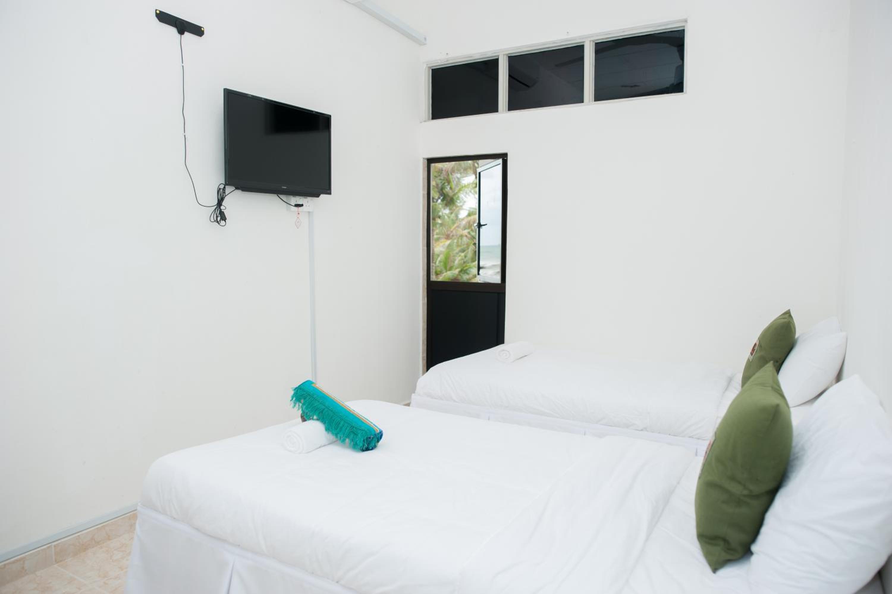 Deluxe Twin Room - Photo 8