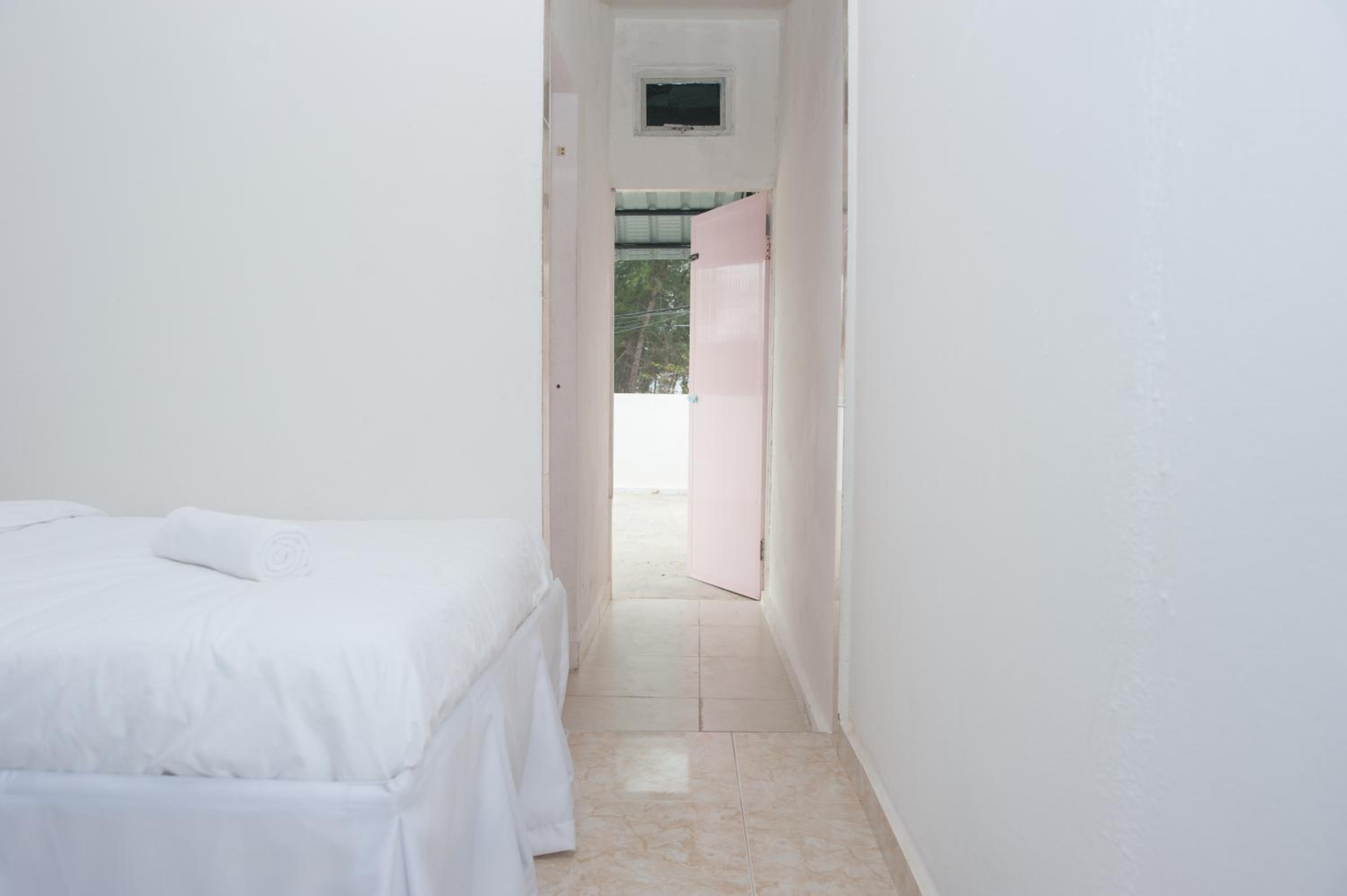 Double Room with Balcony - Photo 4