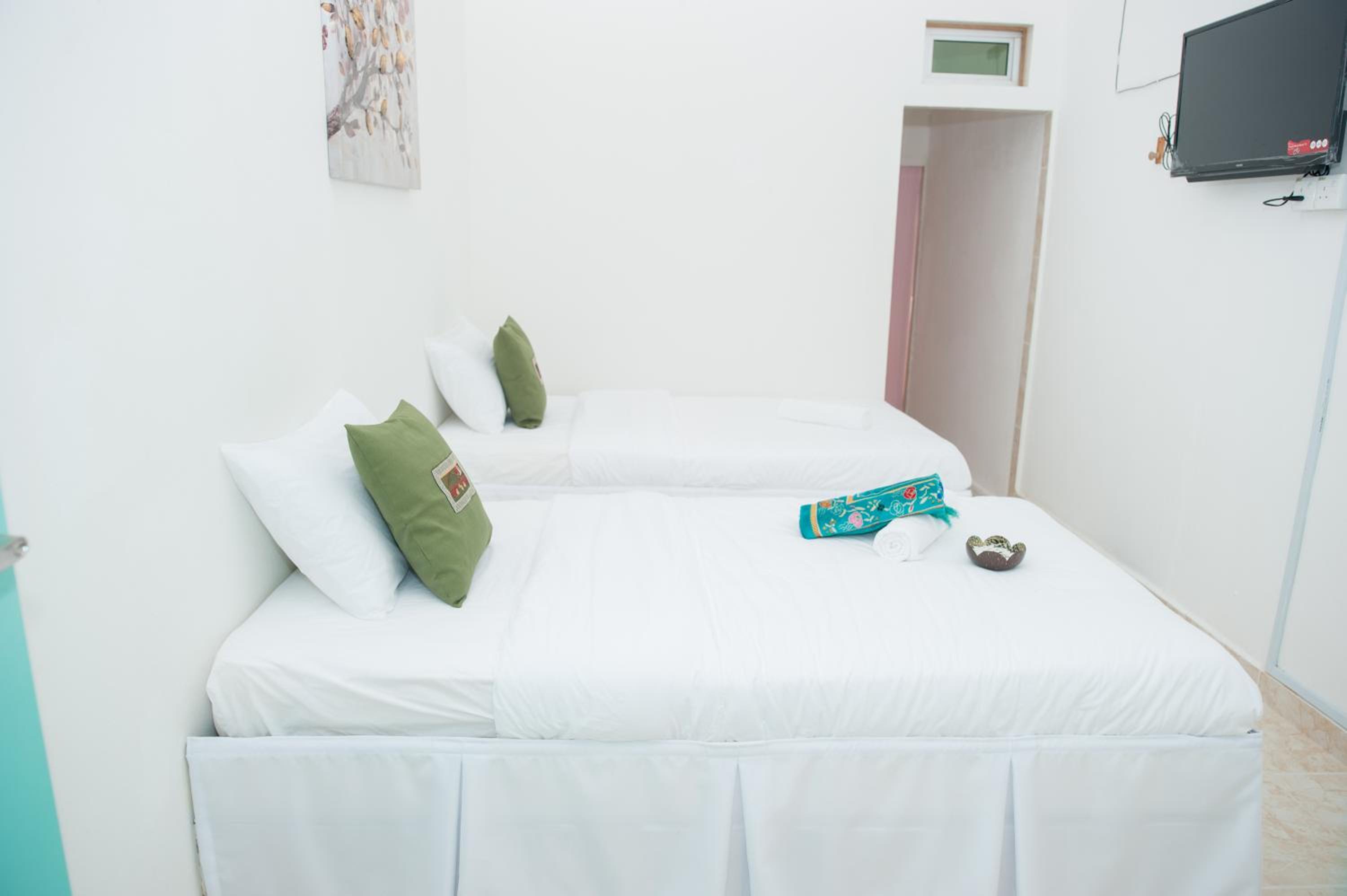Double Room with Balcony - Photo 3
