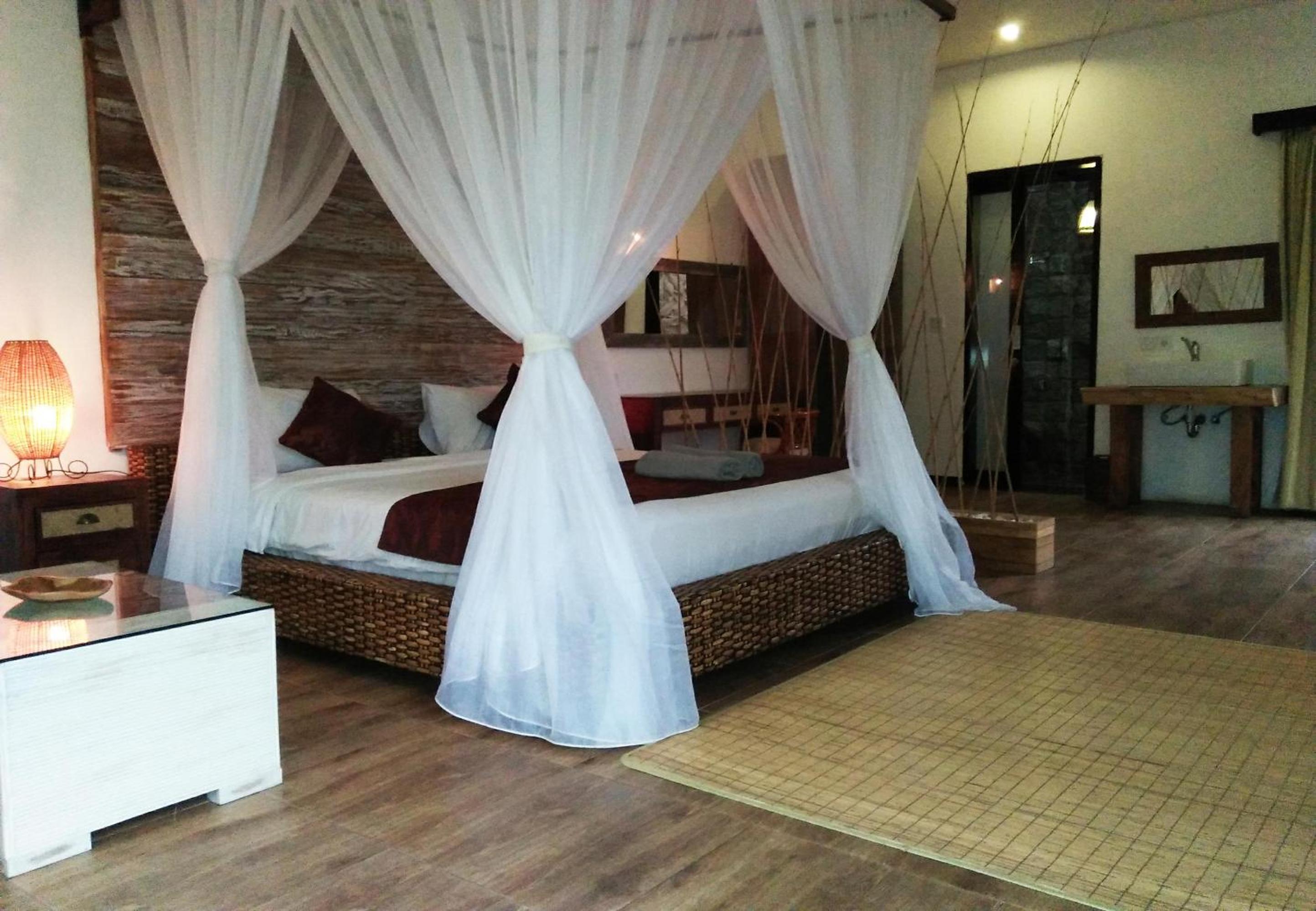 Deluxe Double Room with Balcony - Photo 6