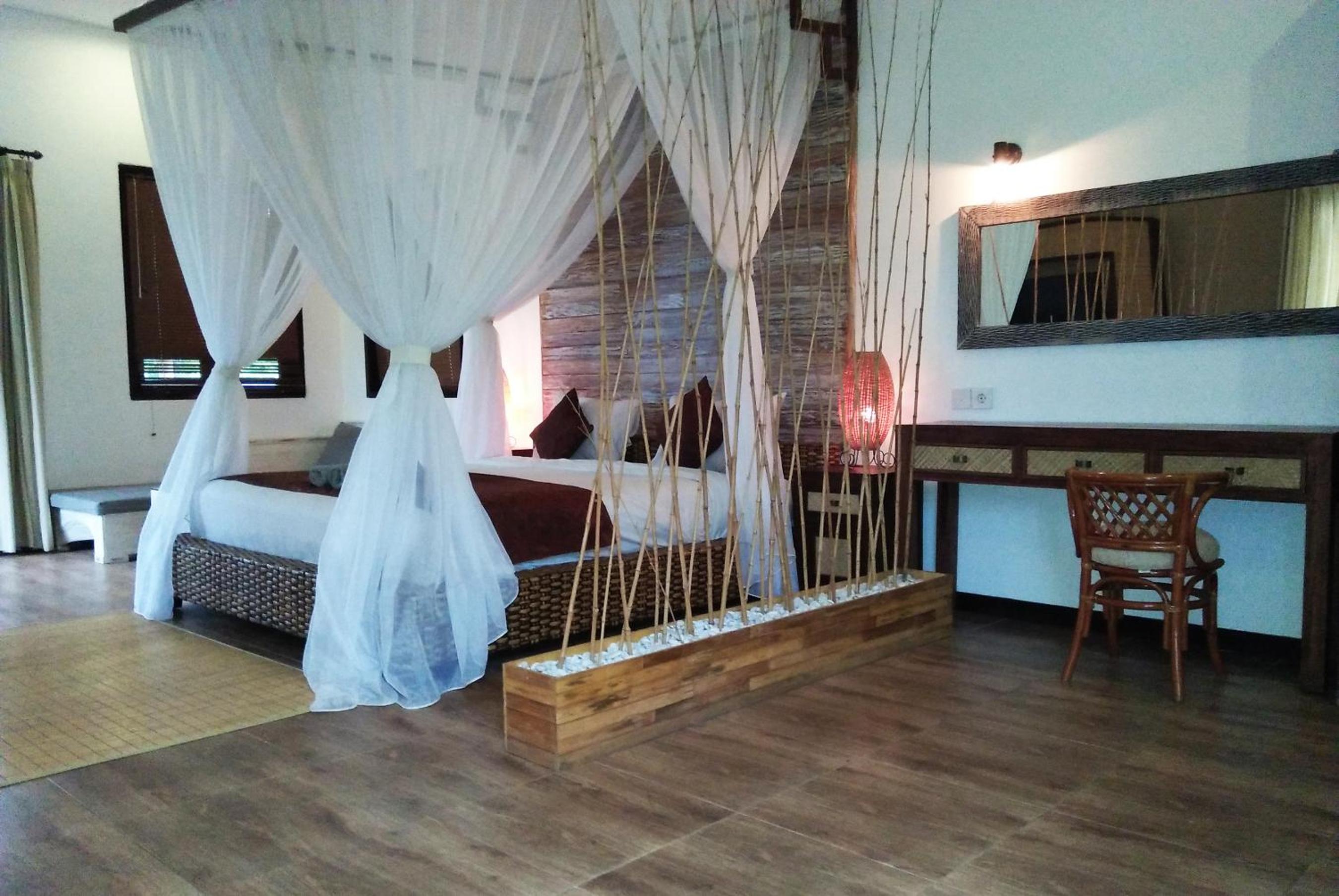 Deluxe Double Room with Balcony - Photo 5