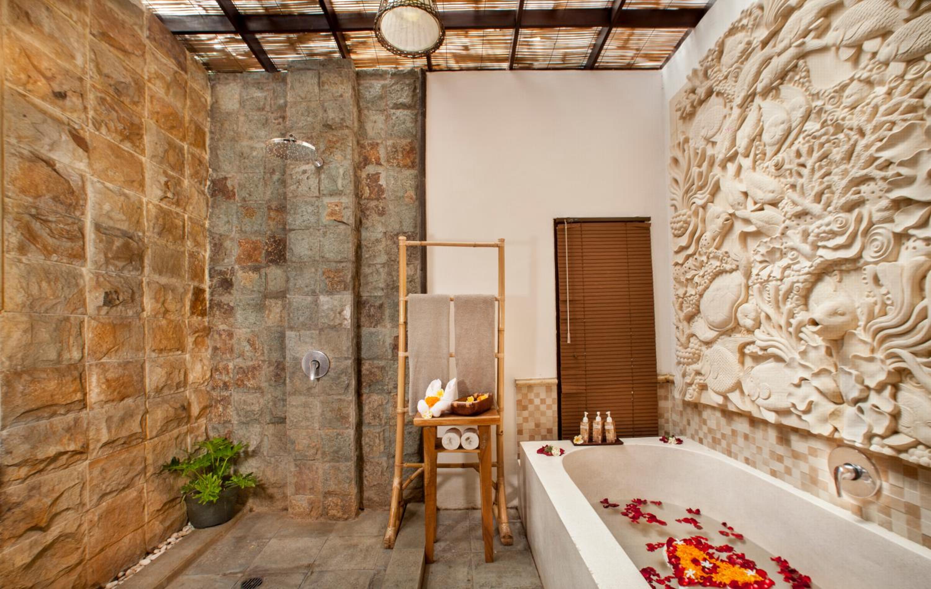 Deluxe Double Room with Balcony - Photo 4