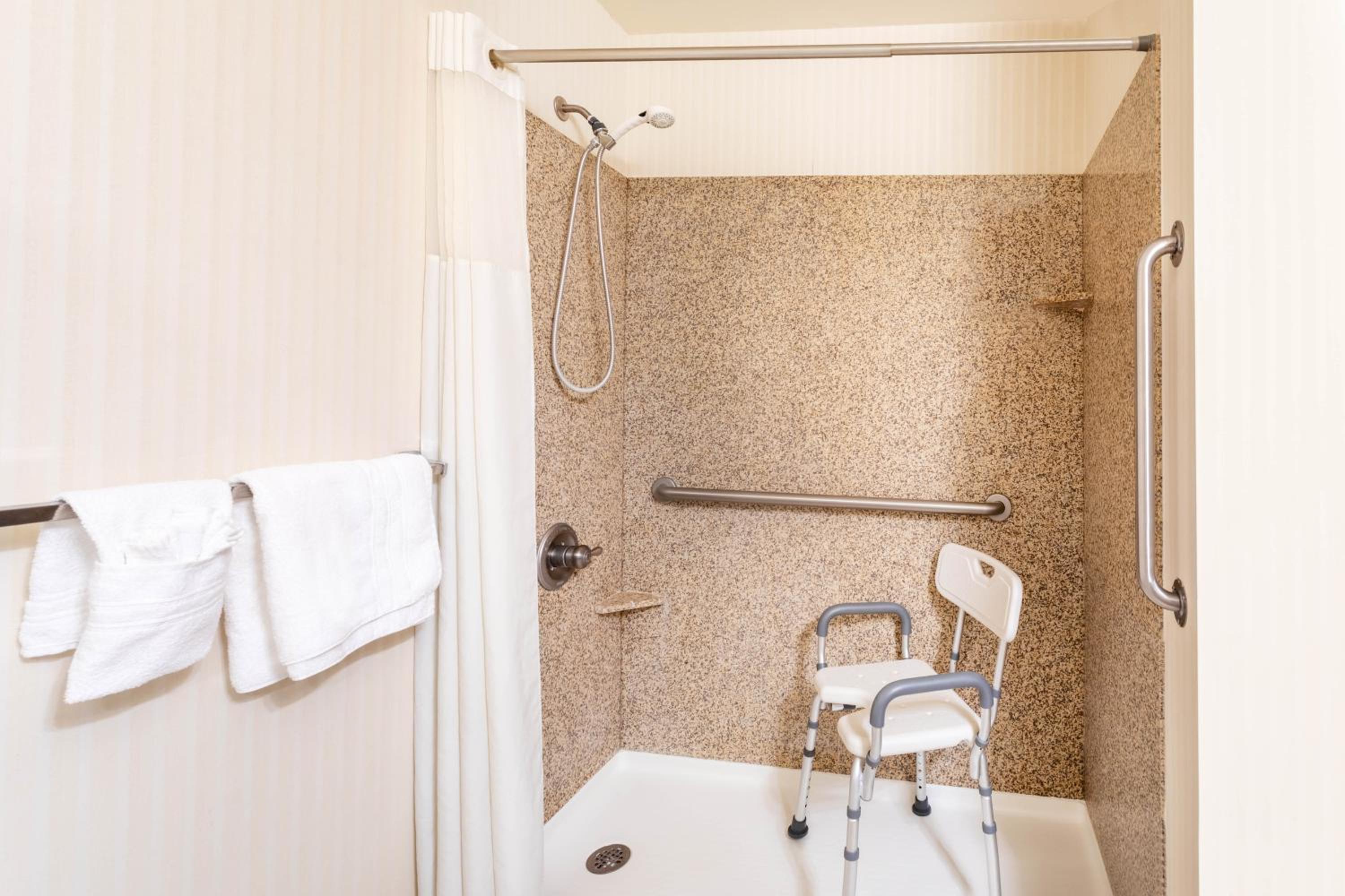 King Room - Mobility Access/Non-Smoking - Photo 2