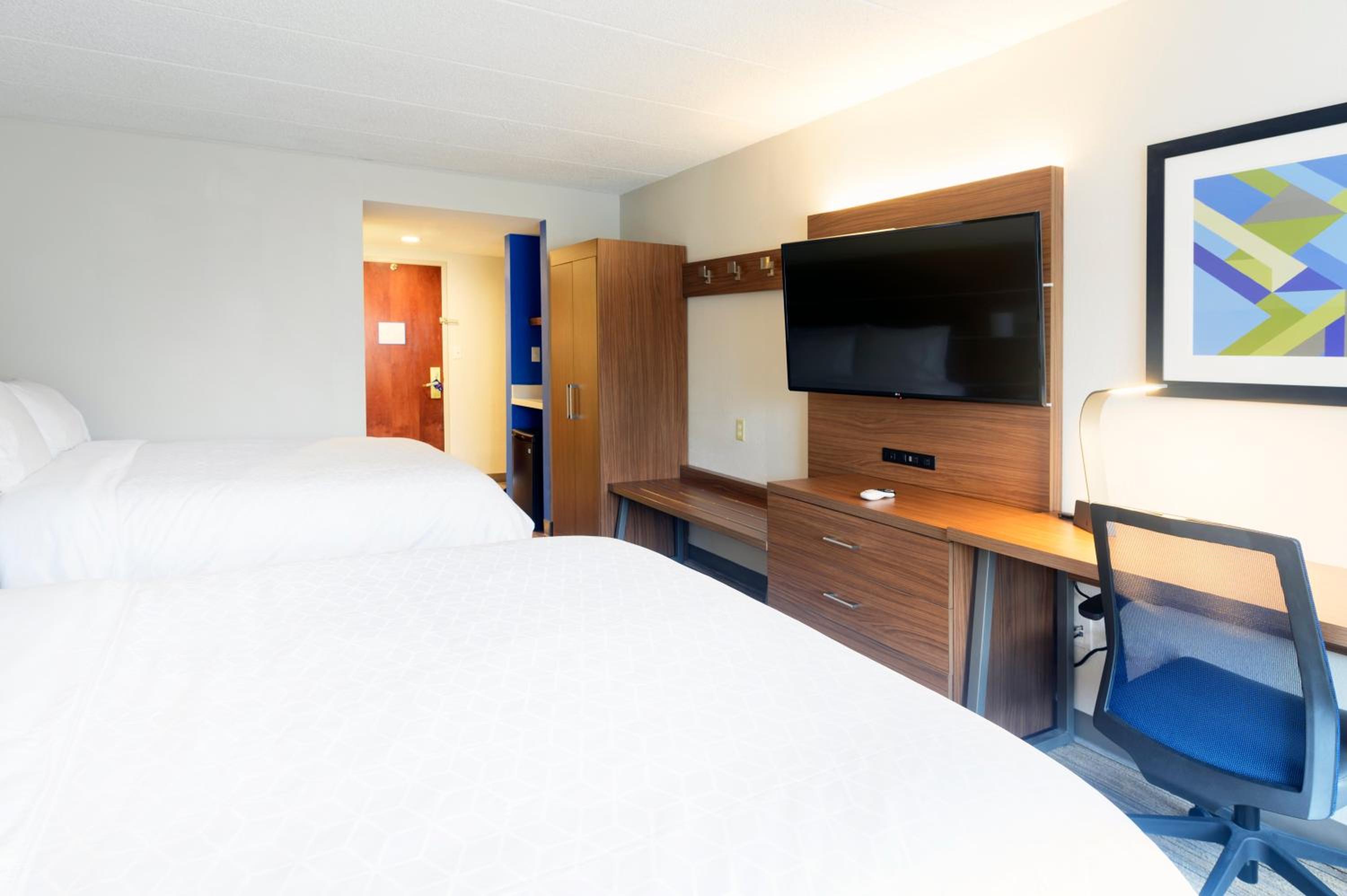 Standard Queen Room with Two Queen Beds - Photo 1