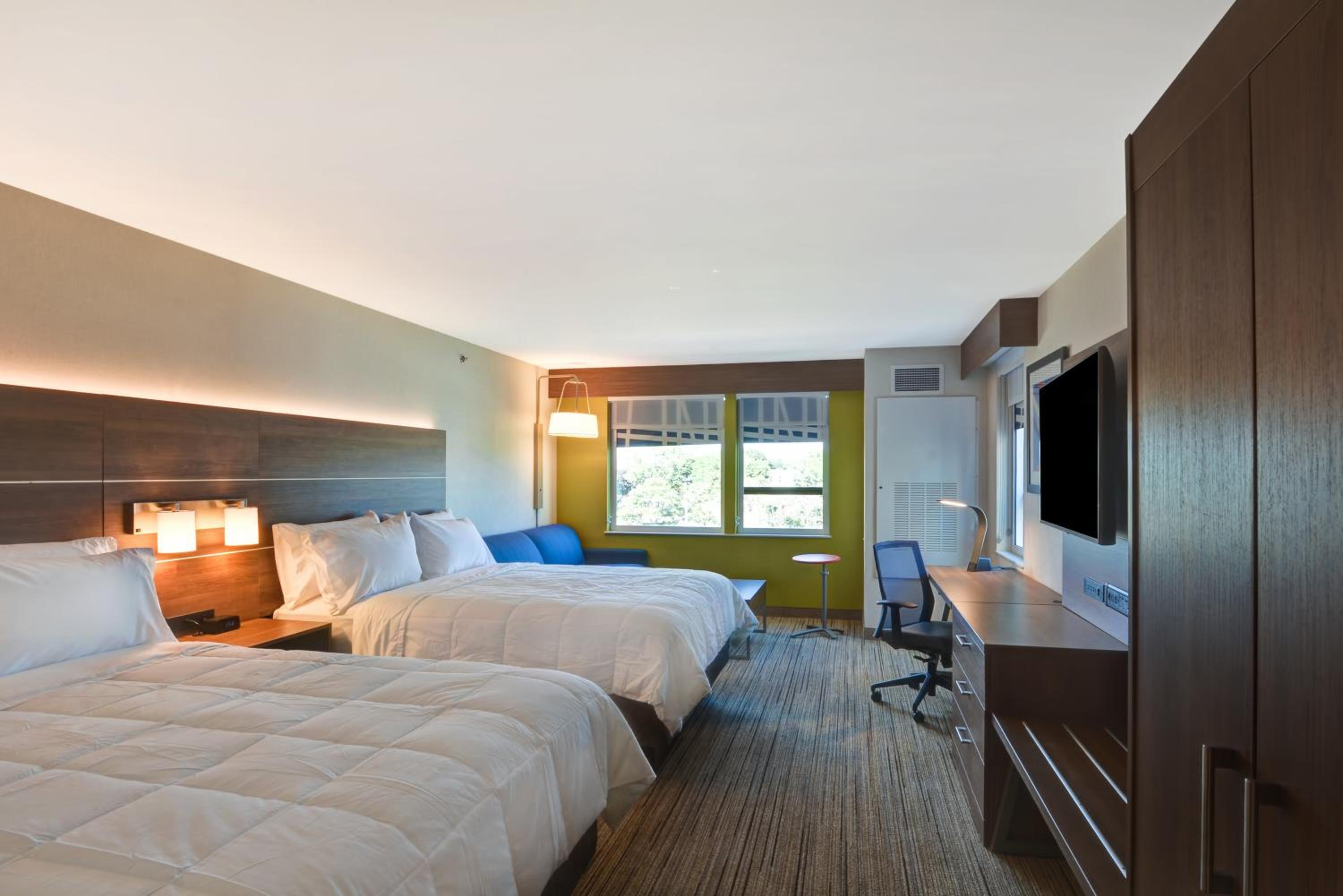 Standard Queen Room with Two Queen Beds