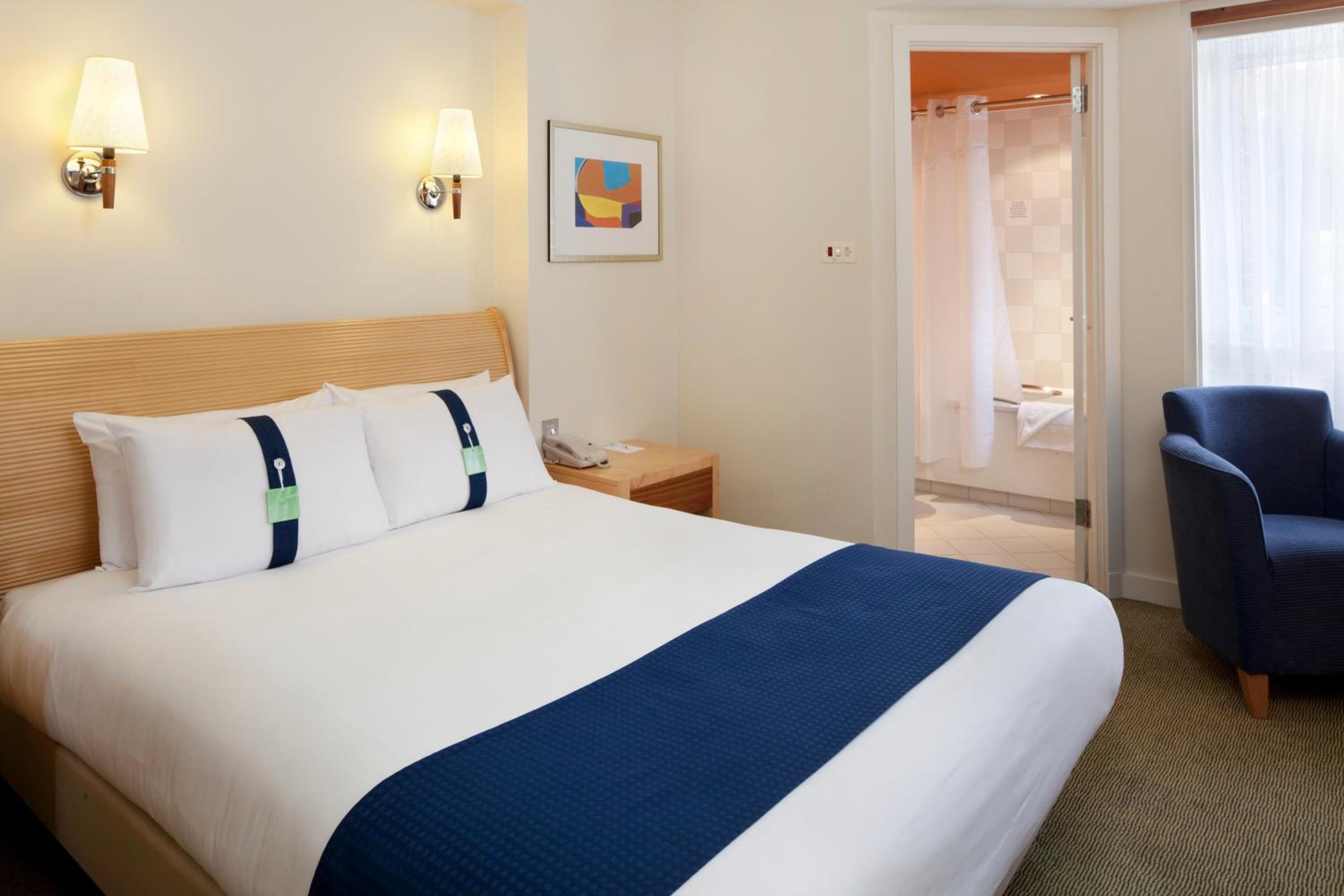 Standard Queen Room - Disability Access - Photo 1