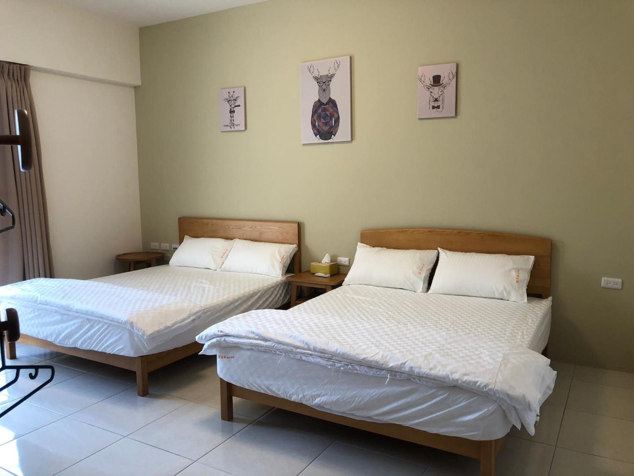 Quadruple Room with Private Bathroom photo 1