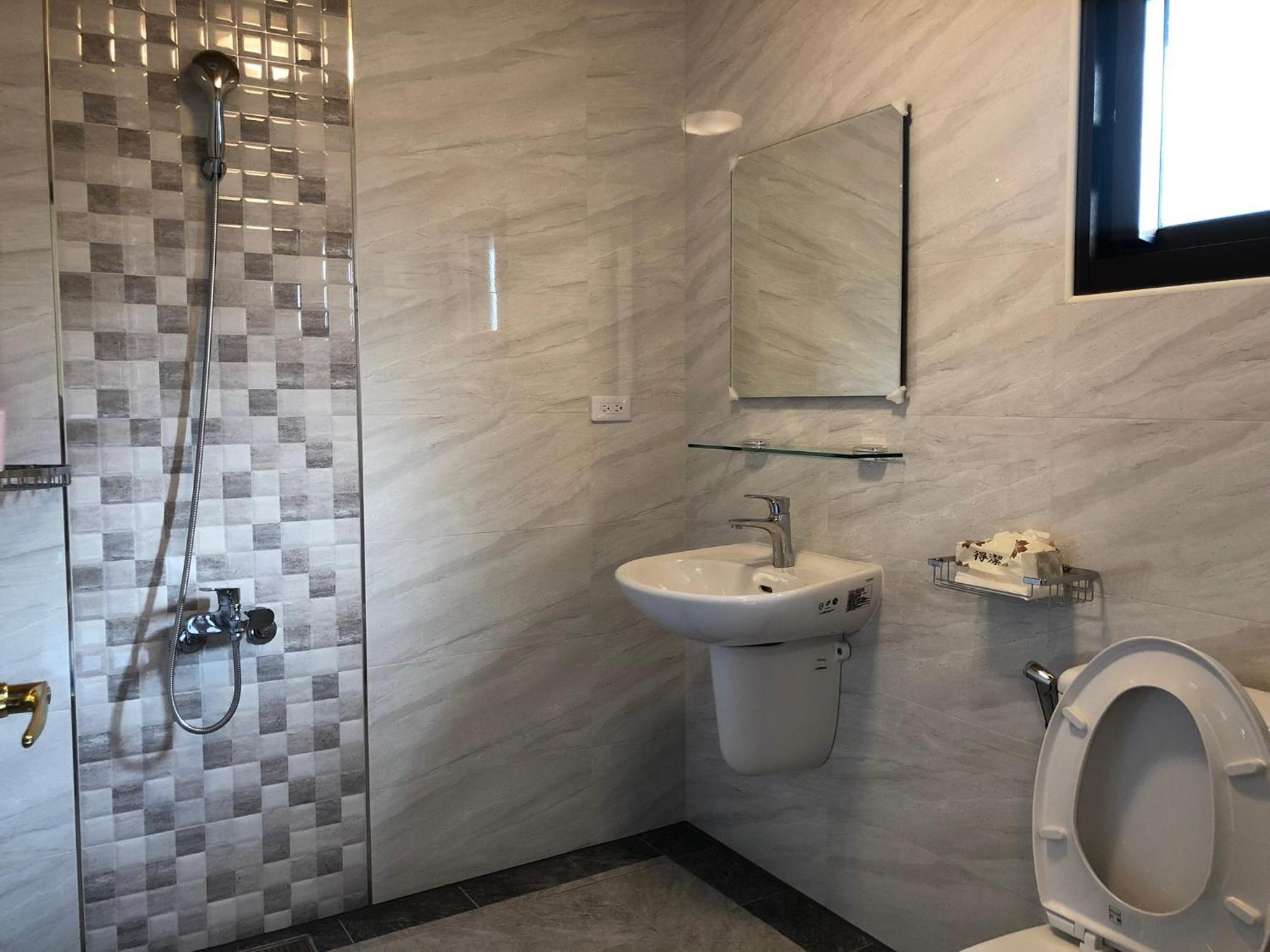 Quadruple Room with Private Bathroom photo 2