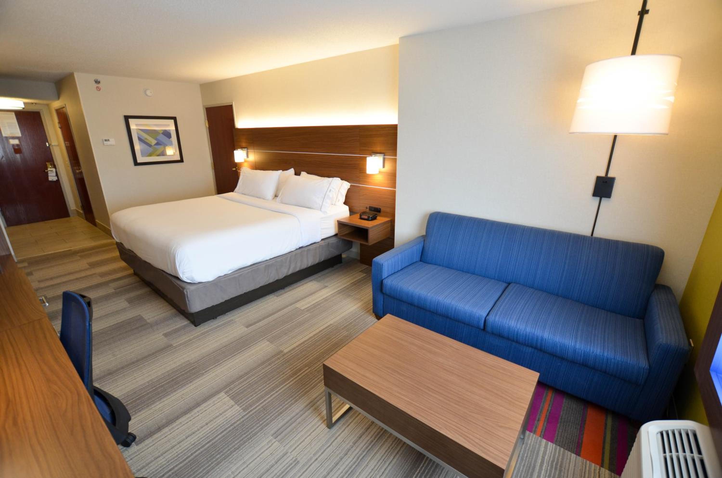 King Suite with Sofa Bed - Photo 6