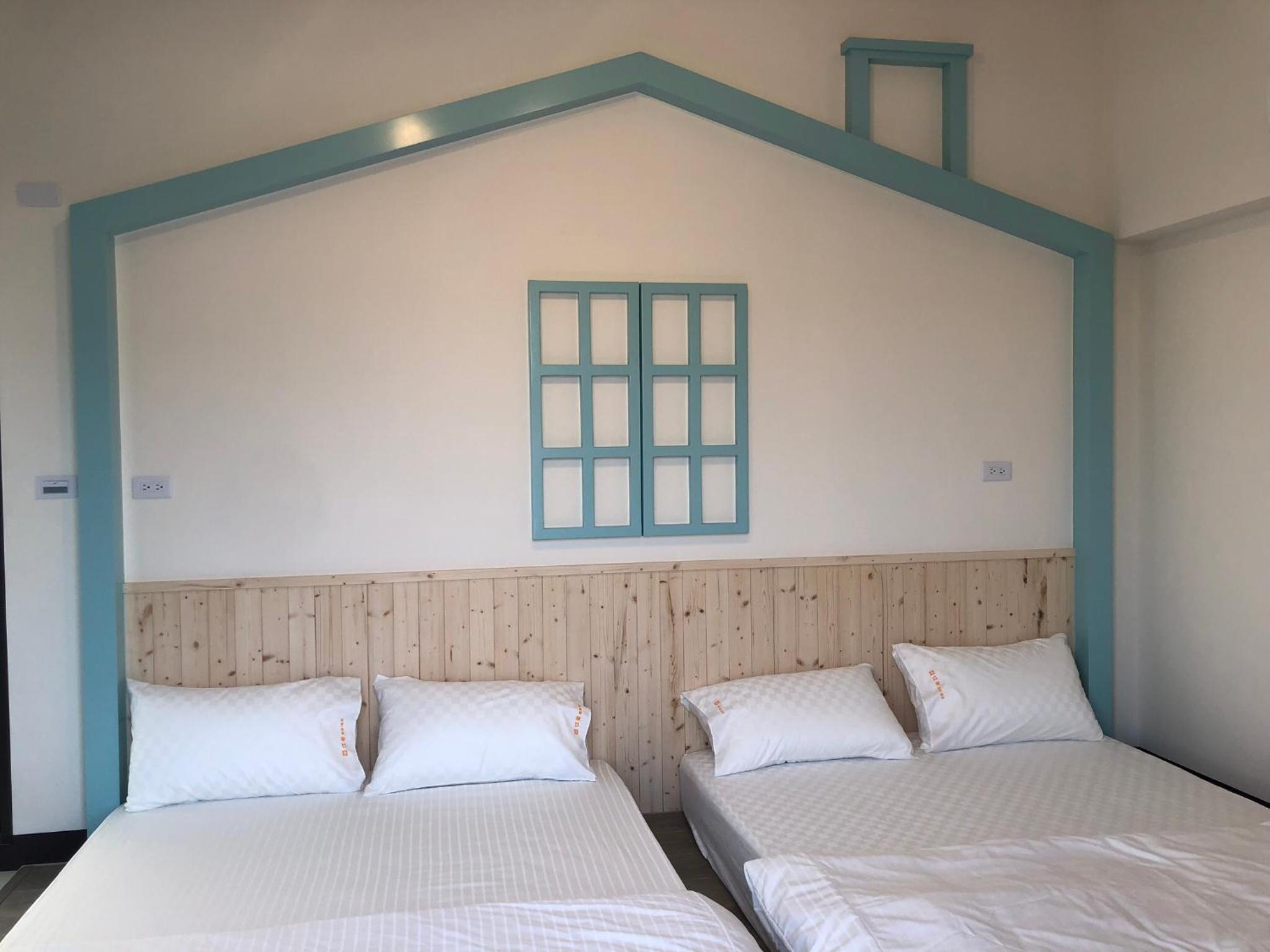 Quadruple Room with Shared Bathroom photo 1