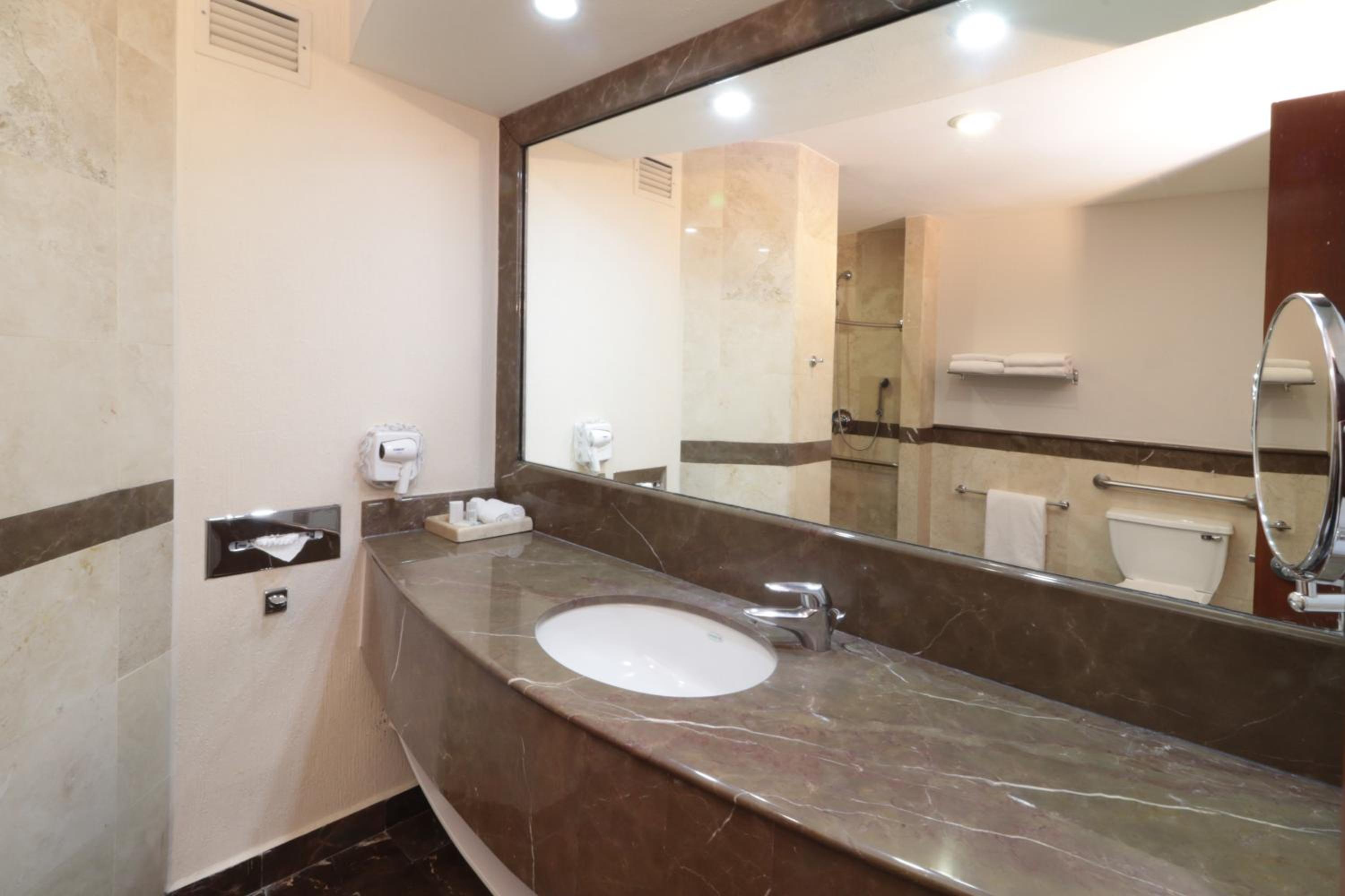 Standard King Room - Accessible
