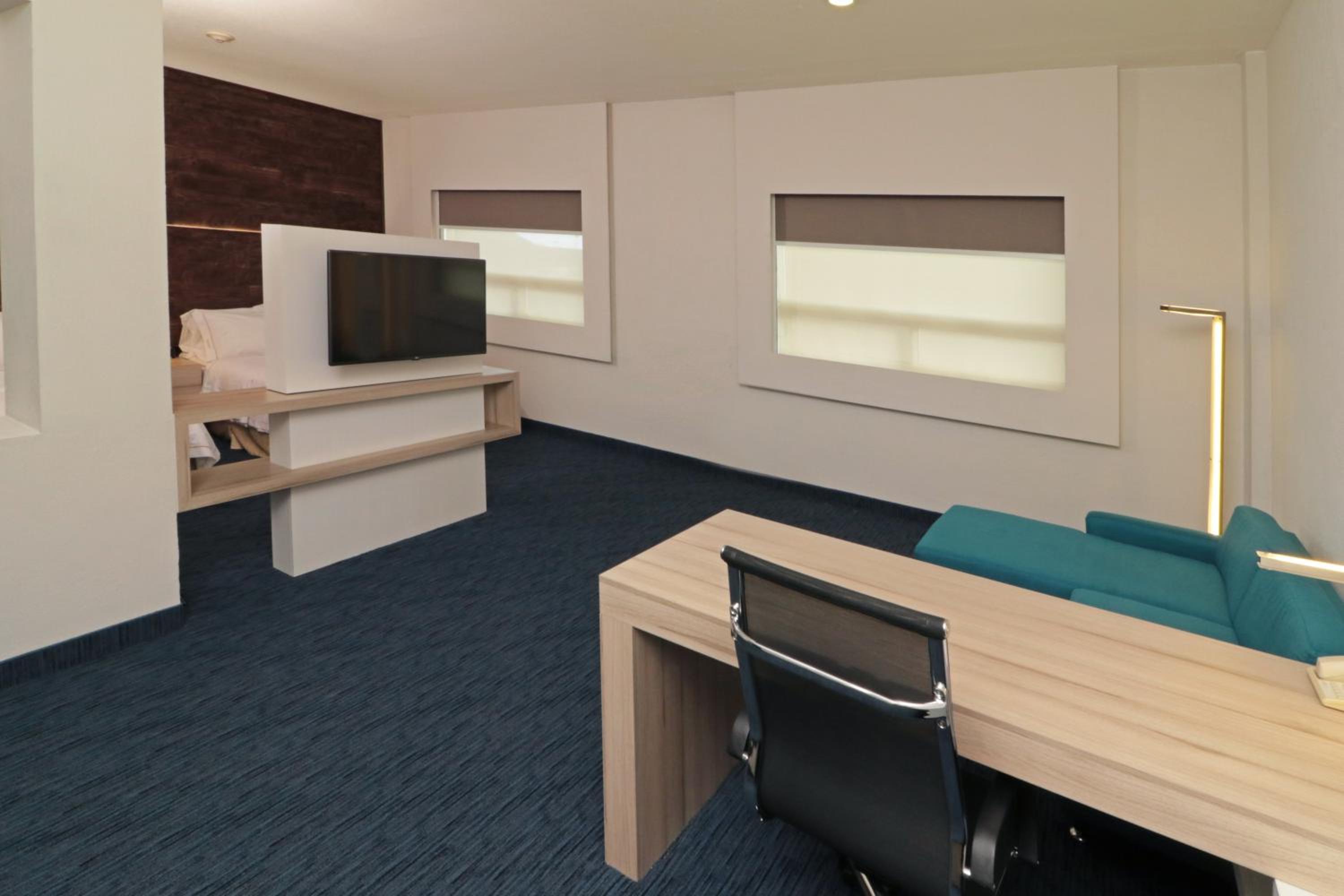 Double Suite with Two Double Beds - Non-Smoking