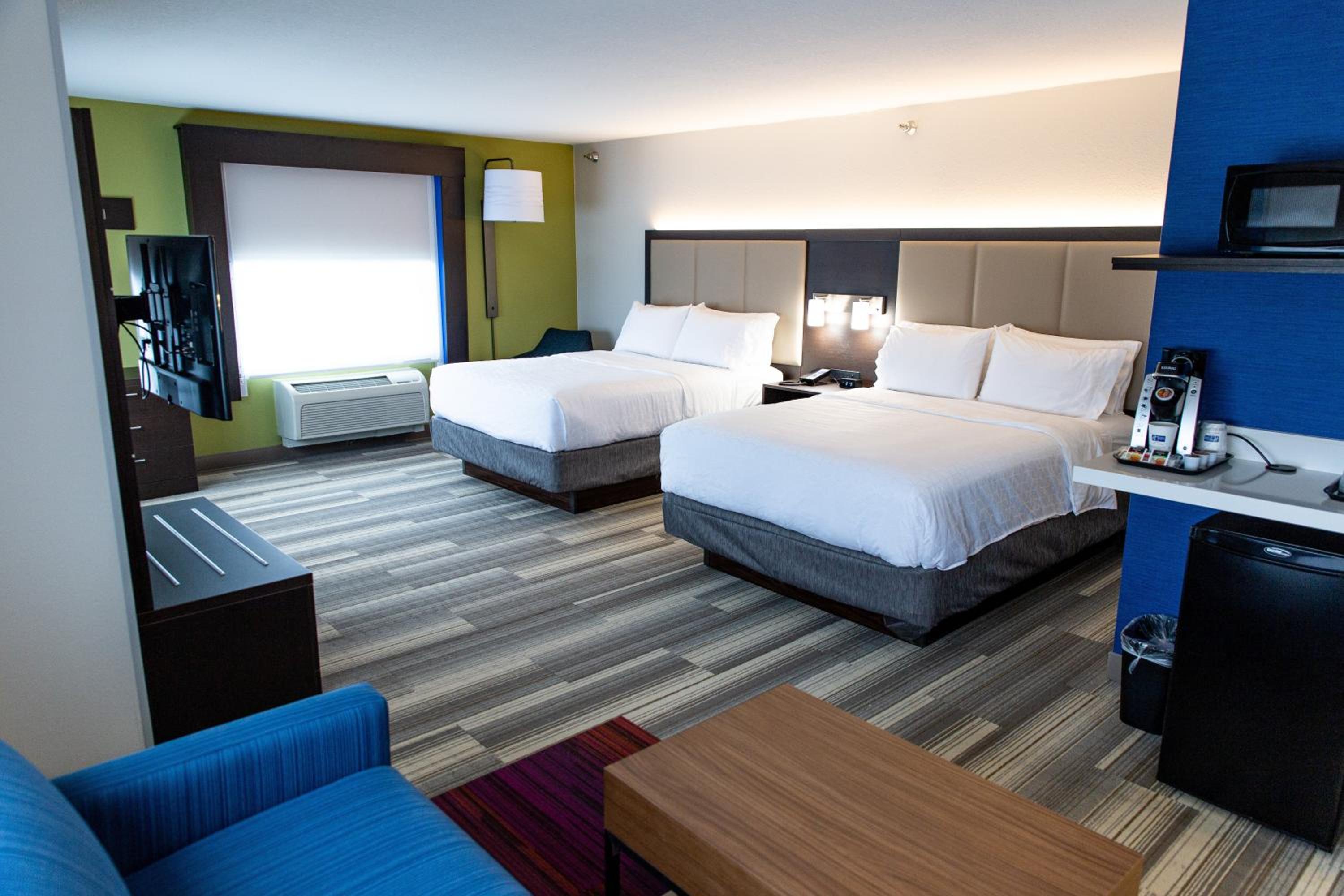 Standard Queen Room with Two Queen Beds - Extra Floor Space - Photo 1