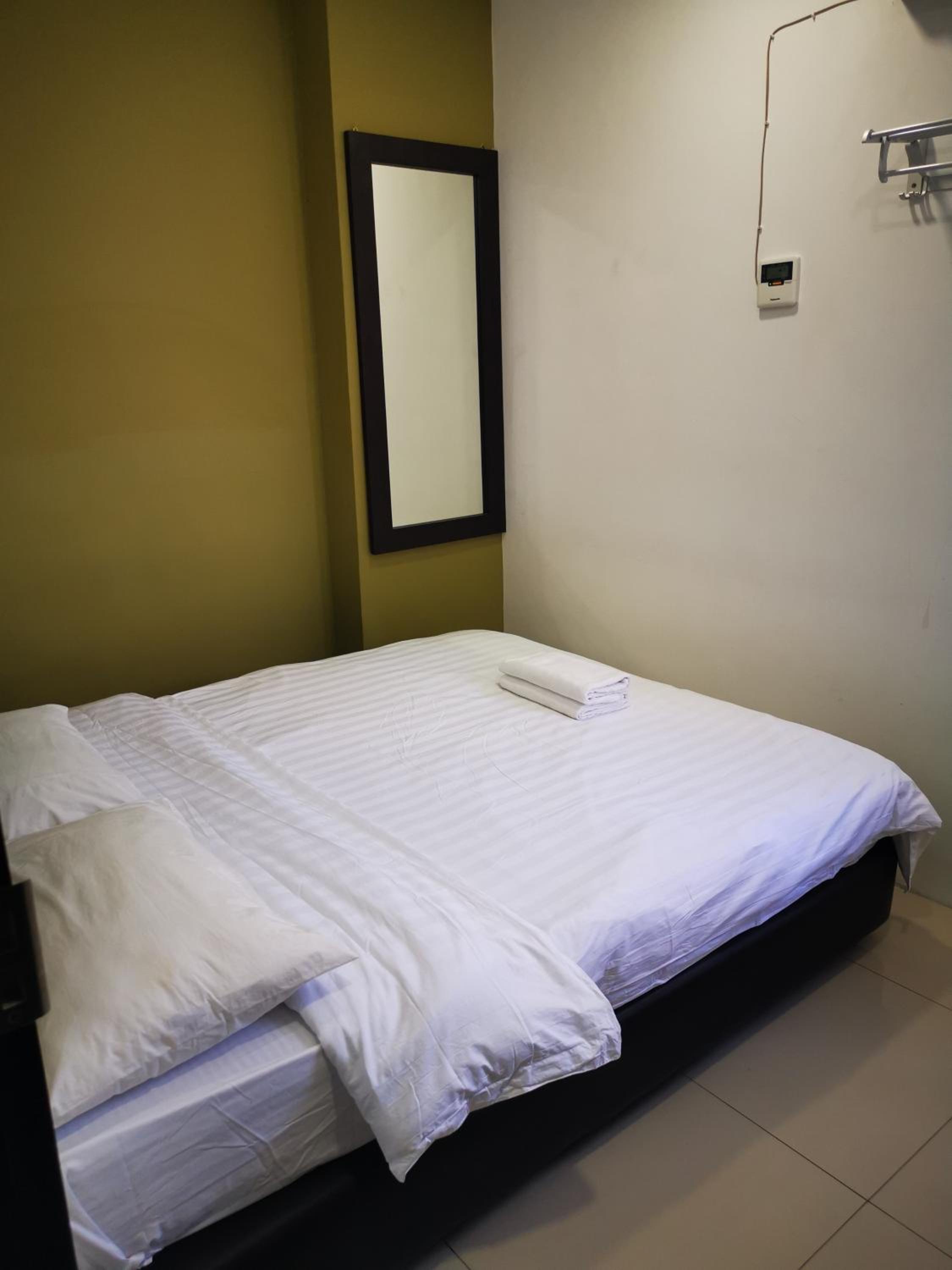 Economy Single Room (No Window) photo 3