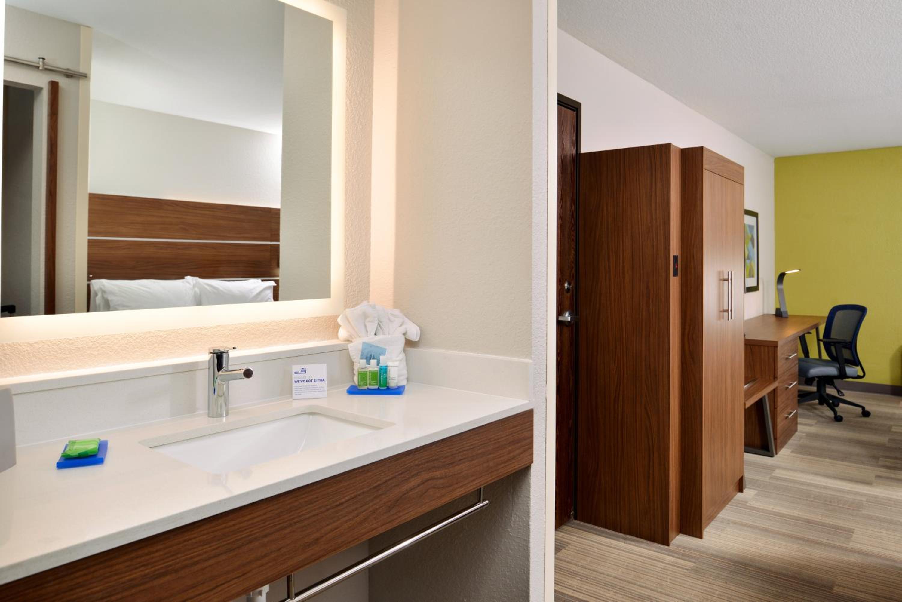 Standard Double Room with Two Double Beds - Photo 1