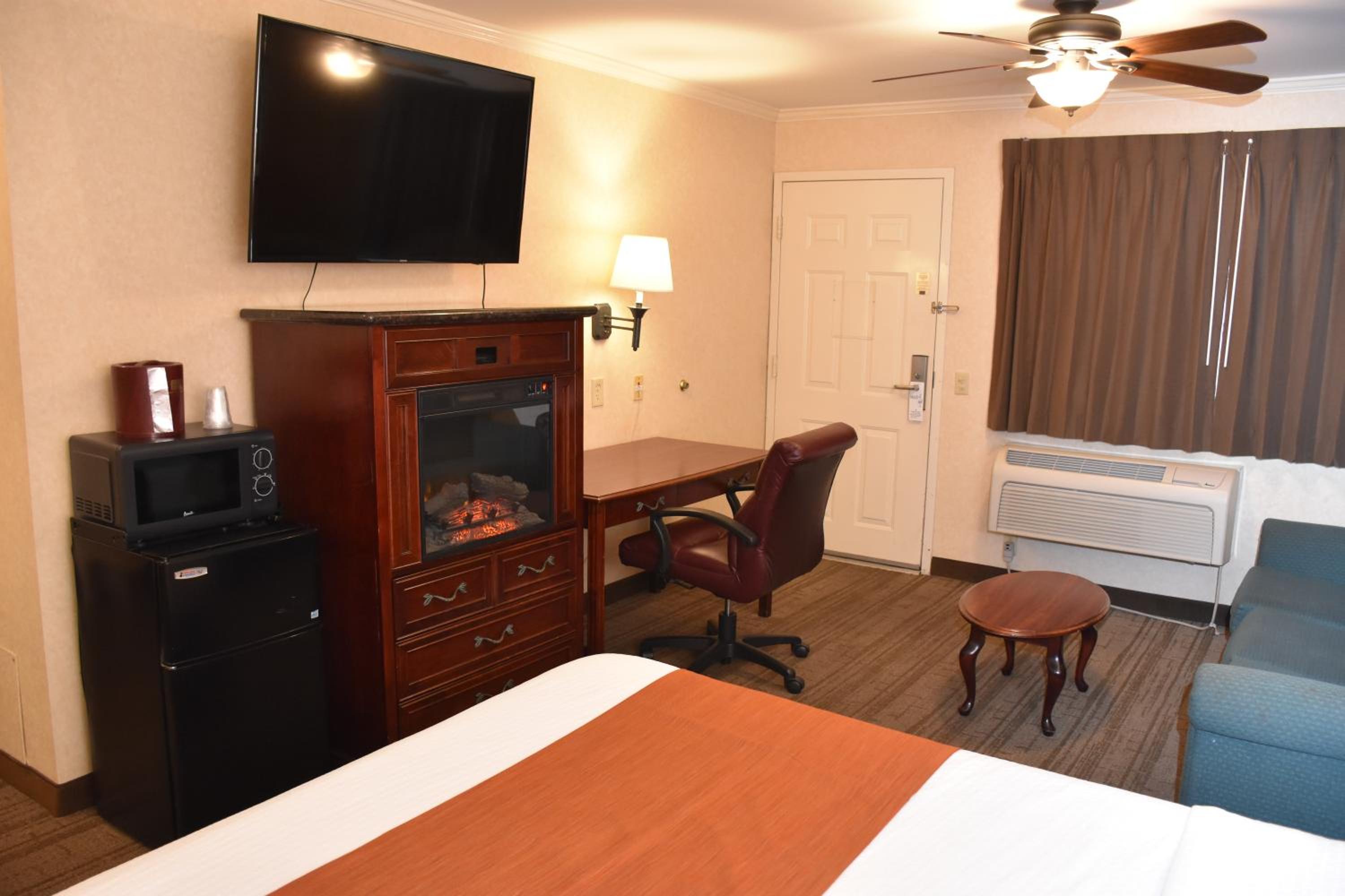 Executive Suite - Photo 5