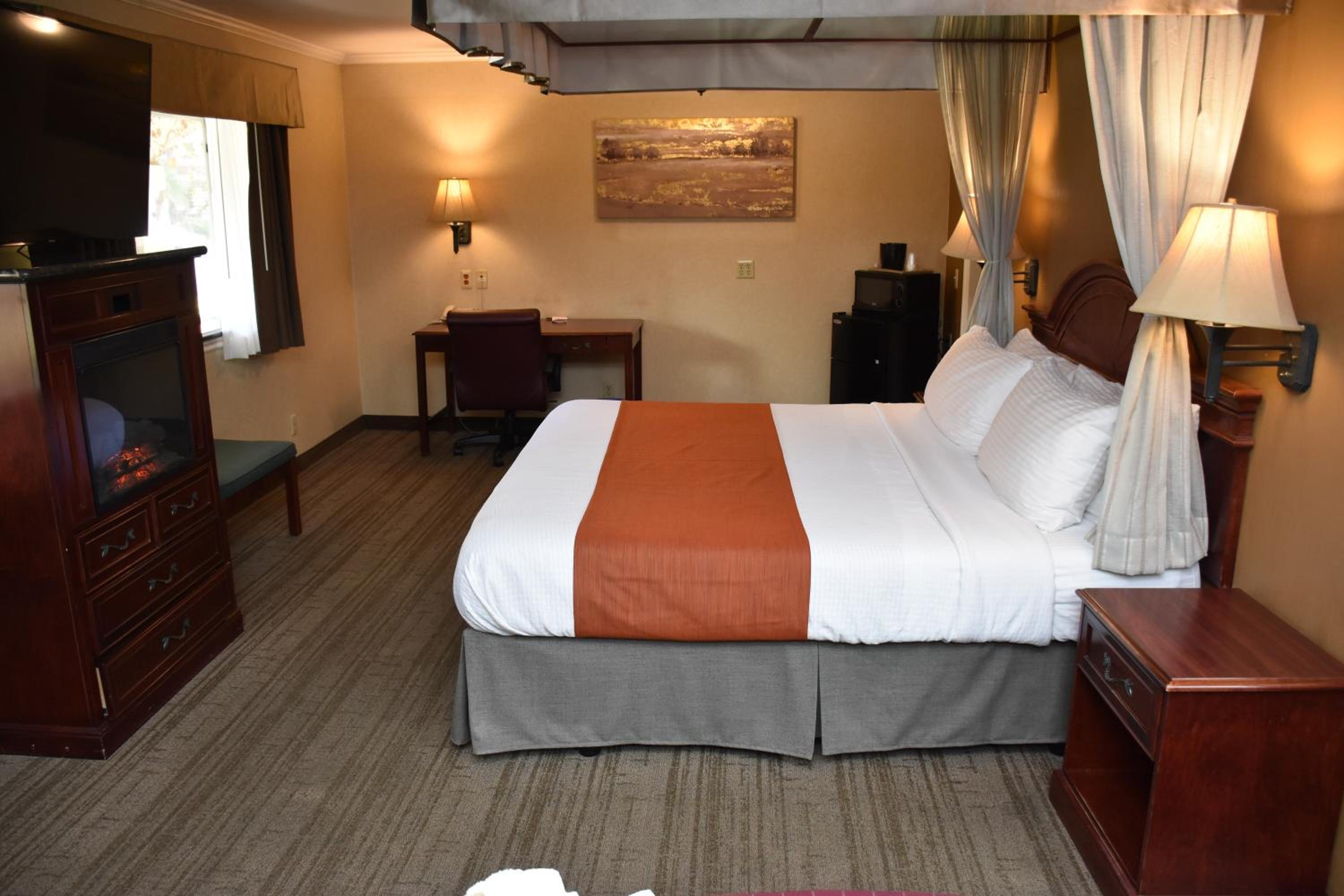 Honeymoon Suite - Photo 2