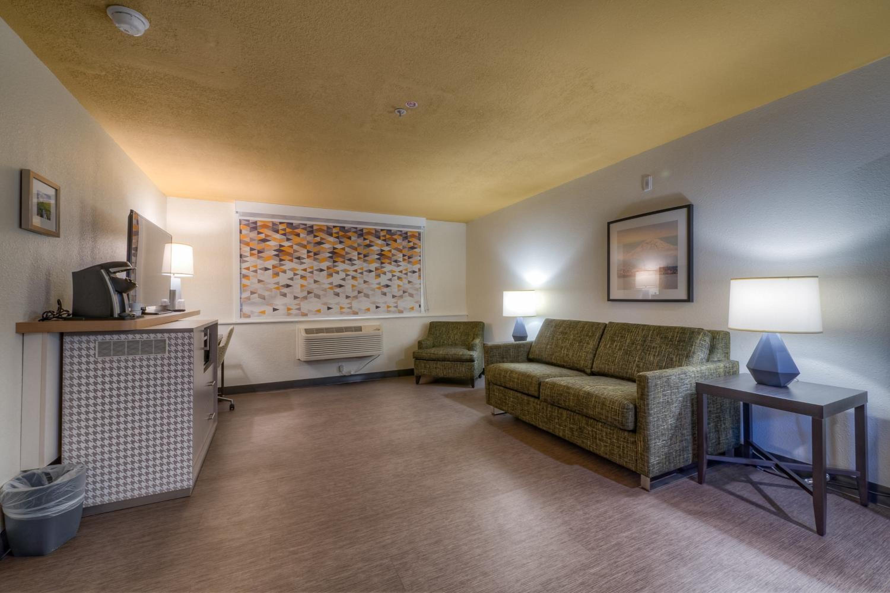 Suite With Two Queen Beds - Photo 2