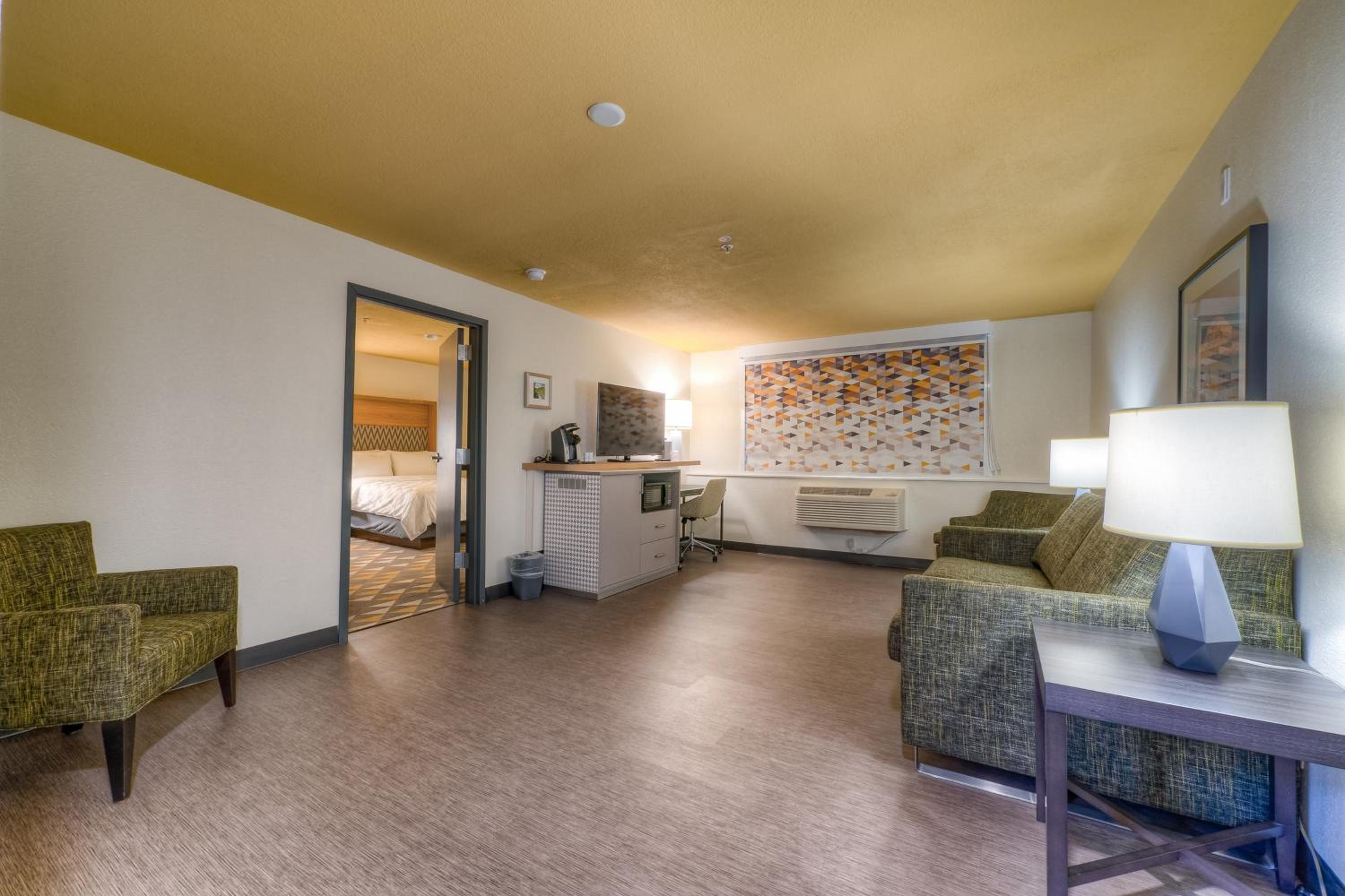 Suite With Two Queen Beds - Photo 1